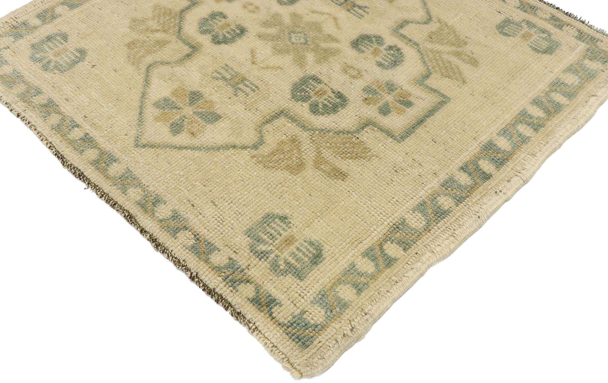 53009 Vintage Turkish Oushak Rug, 01'11 x 02'01. In this hand-knotted wool vintage Turkish Oushak rug, effortless beauty and simplicity intertwine with the soft, bespoke vibes of Neoclassical cottage style. The ecru-tan antique-washed field serves