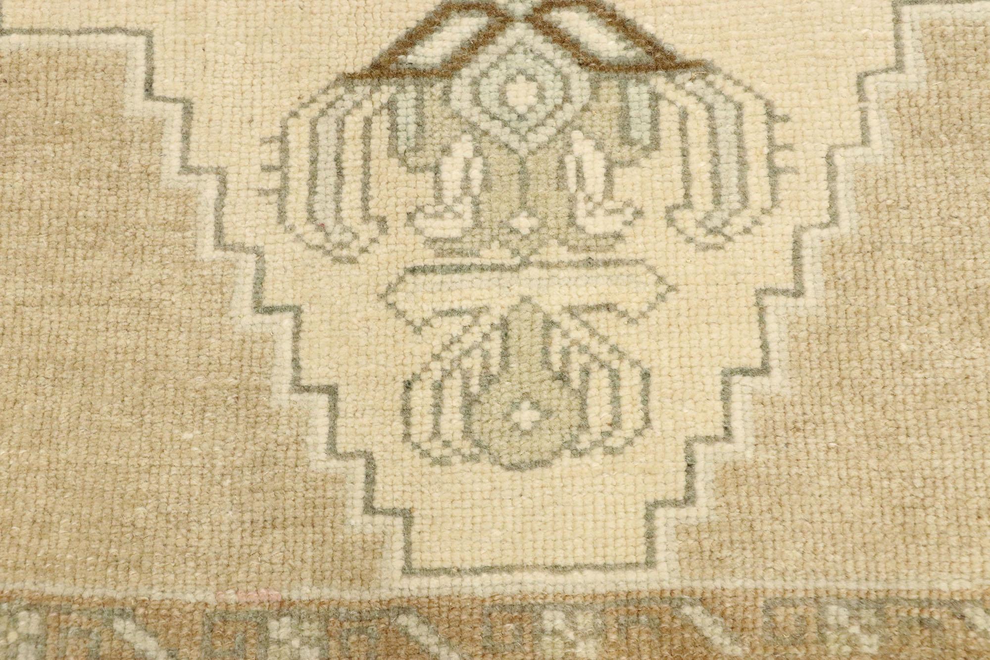Vintage Turkish Oushak Yastik Scatter Rug with Swedish Farmhouse Cottage Style In Good Condition In Dallas, TX
