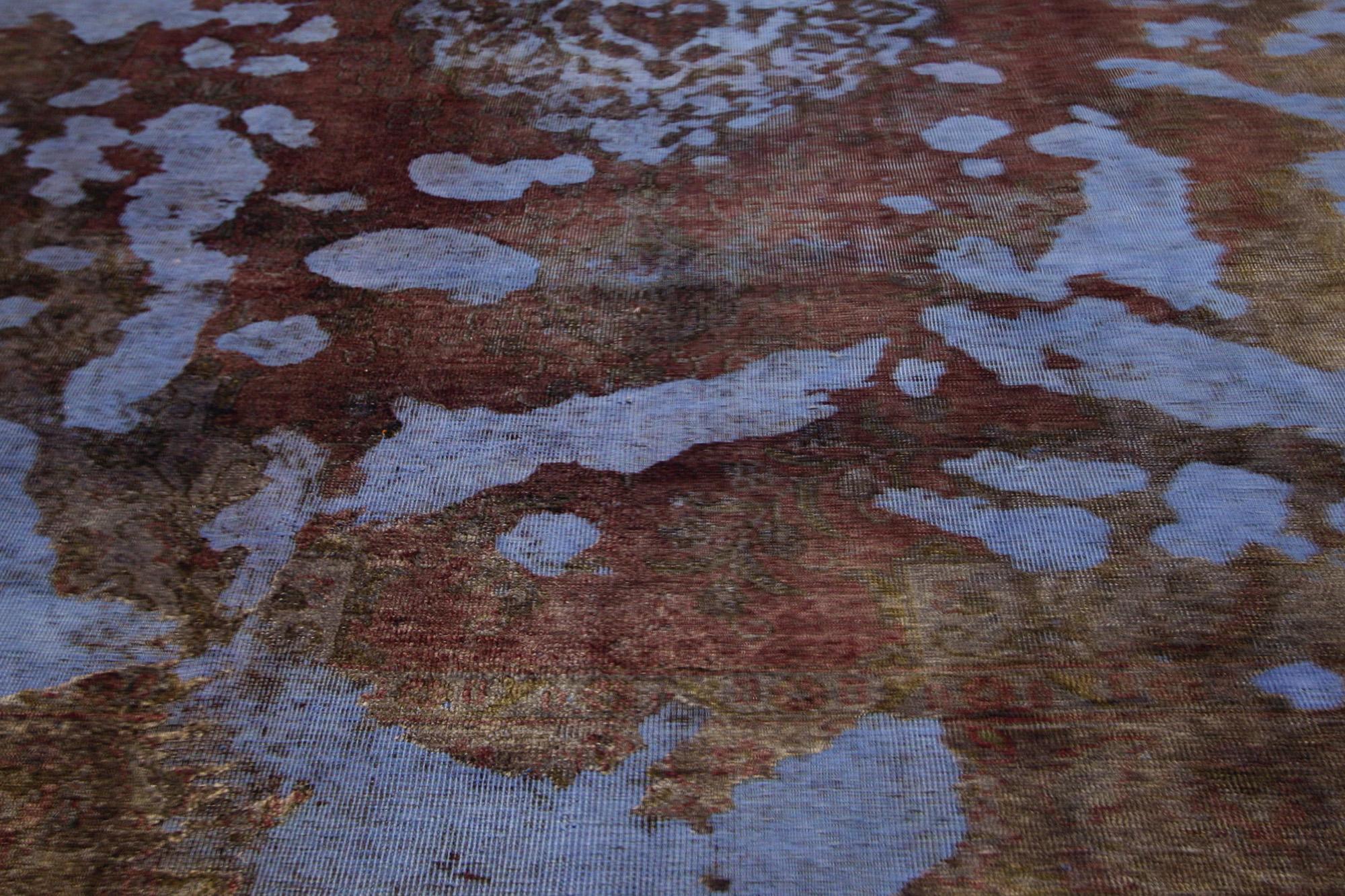 Tapis turc teinté vintage, expressionnisme abstrait rencontre l'industrie moderne Abîmé - En vente à Dallas, TX