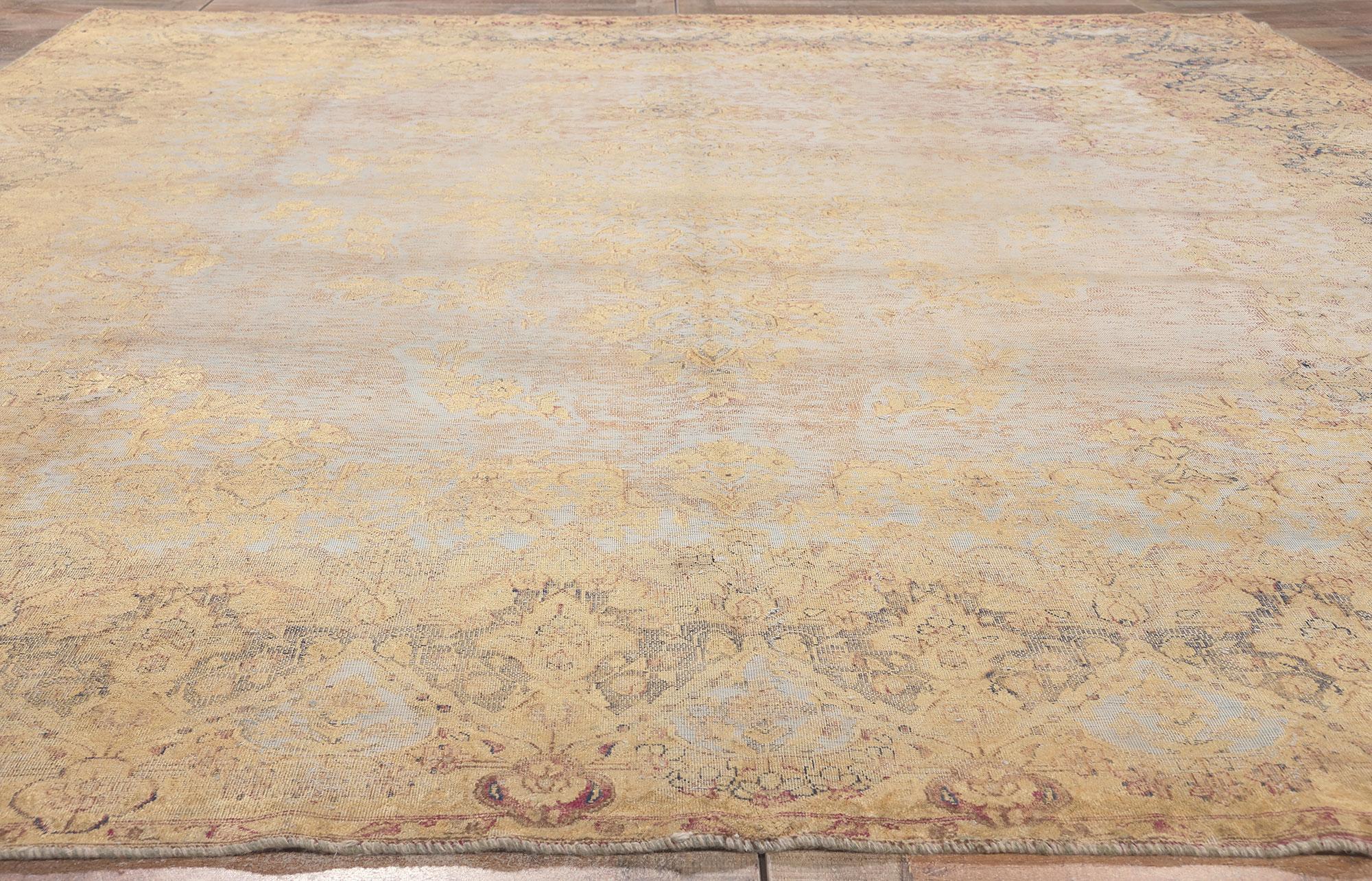 Alfombra turca vintage teñida, el estilo industrial francés se mezcla con el chic belga Lana en venta