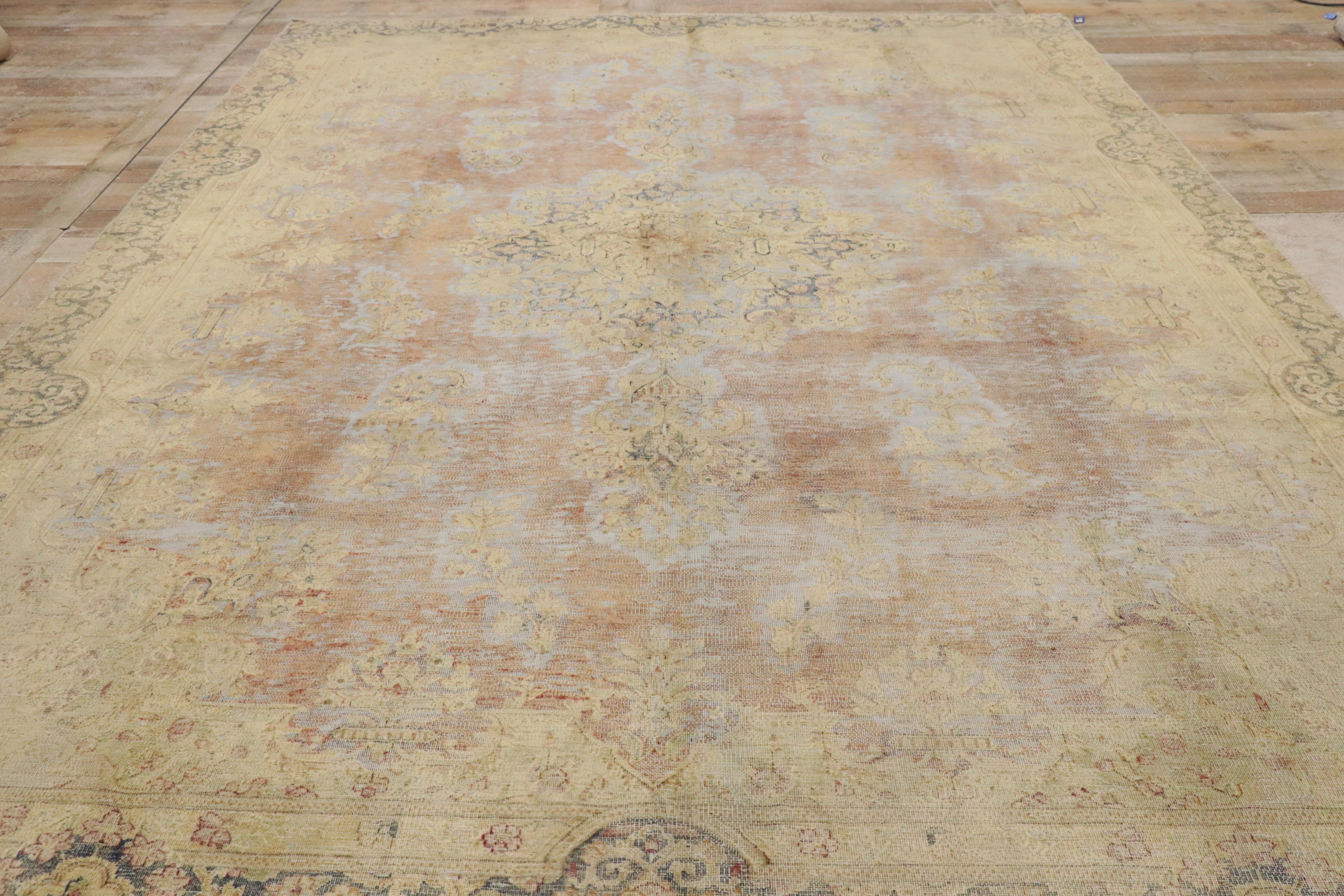 Tappeto turco sovratinto d'epoca, la provincia francese incontra la reggenza di Bridgerton in vendita 9