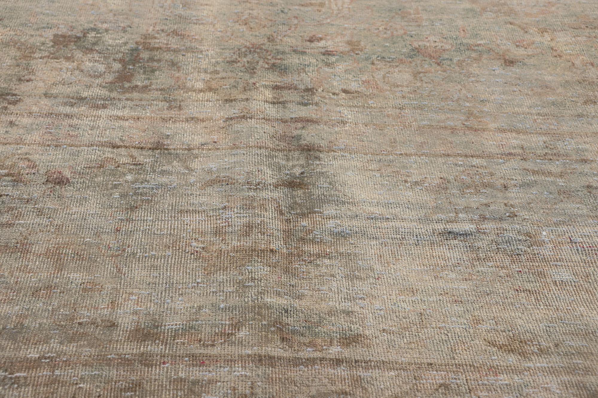 Türkischer überzogener Vintage-Teppich, moderner Industrie-Teppich, Luxuriöser utilitaristischer Stil im Zustand „Starke Gebrauchsspuren“ im Angebot in Dallas, TX