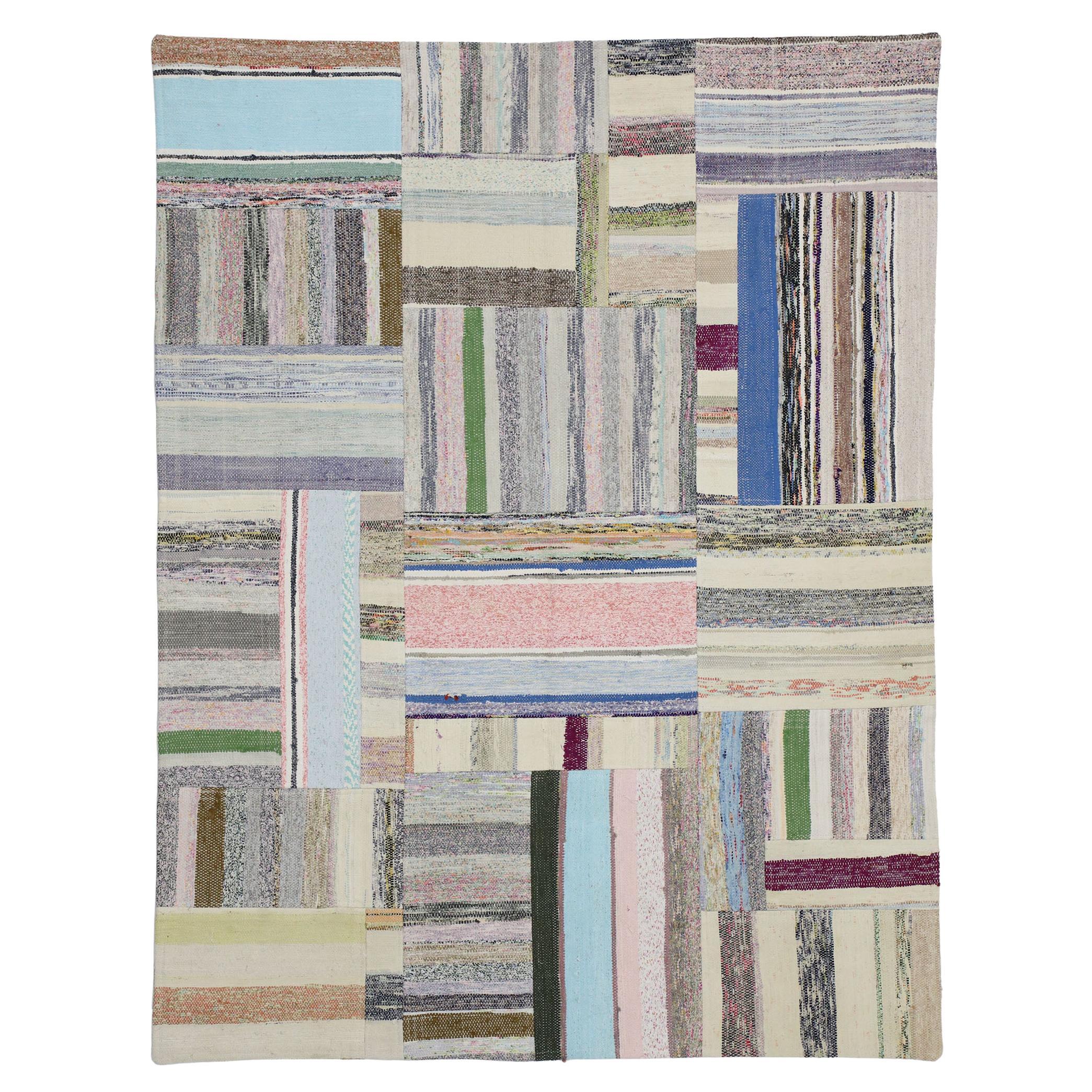 Türkischer Pala Patchwork-Kelim-Teppich im Boho-Chic-Stil mit Mohnblumenmuster
