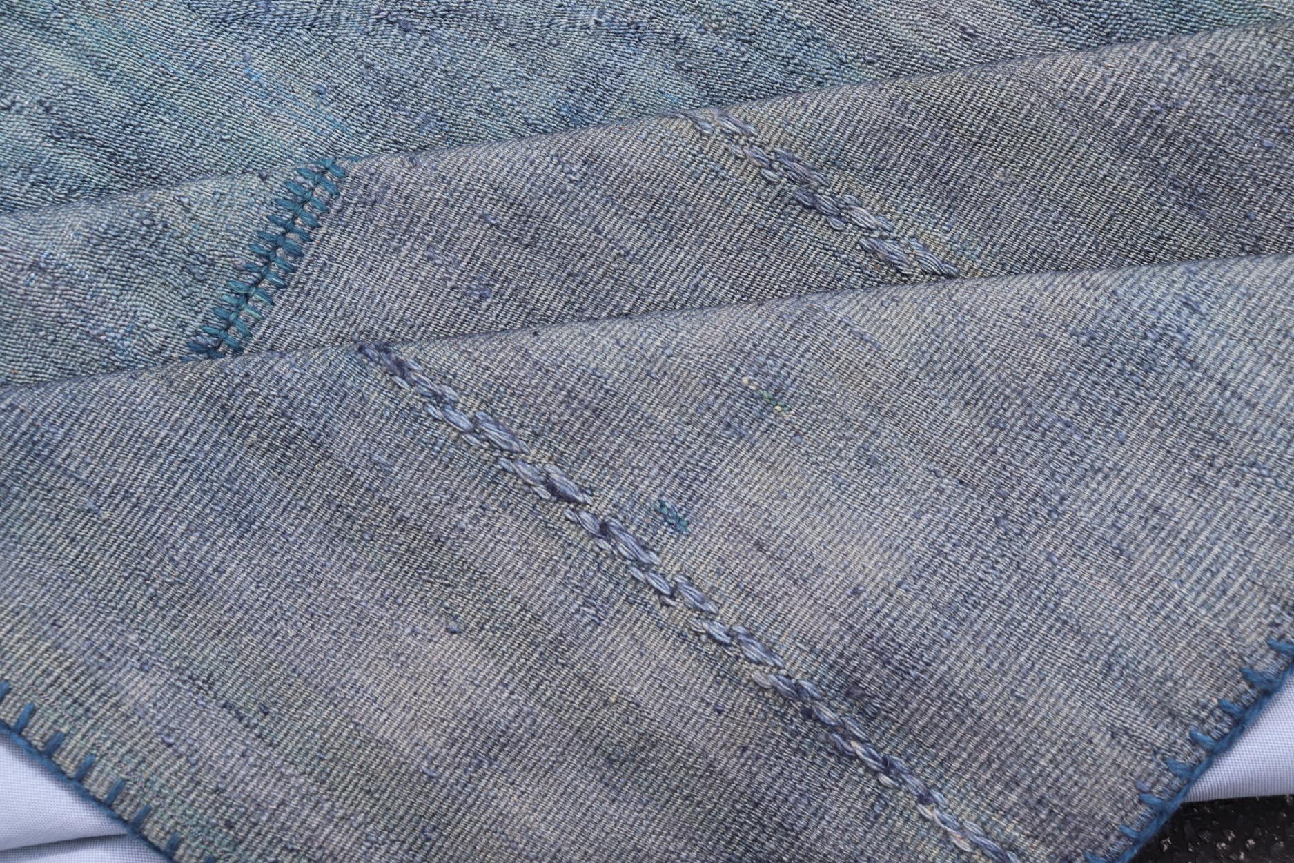 Tapis Kilim turc vintage aux tons bleu serein et lavande en vente 3