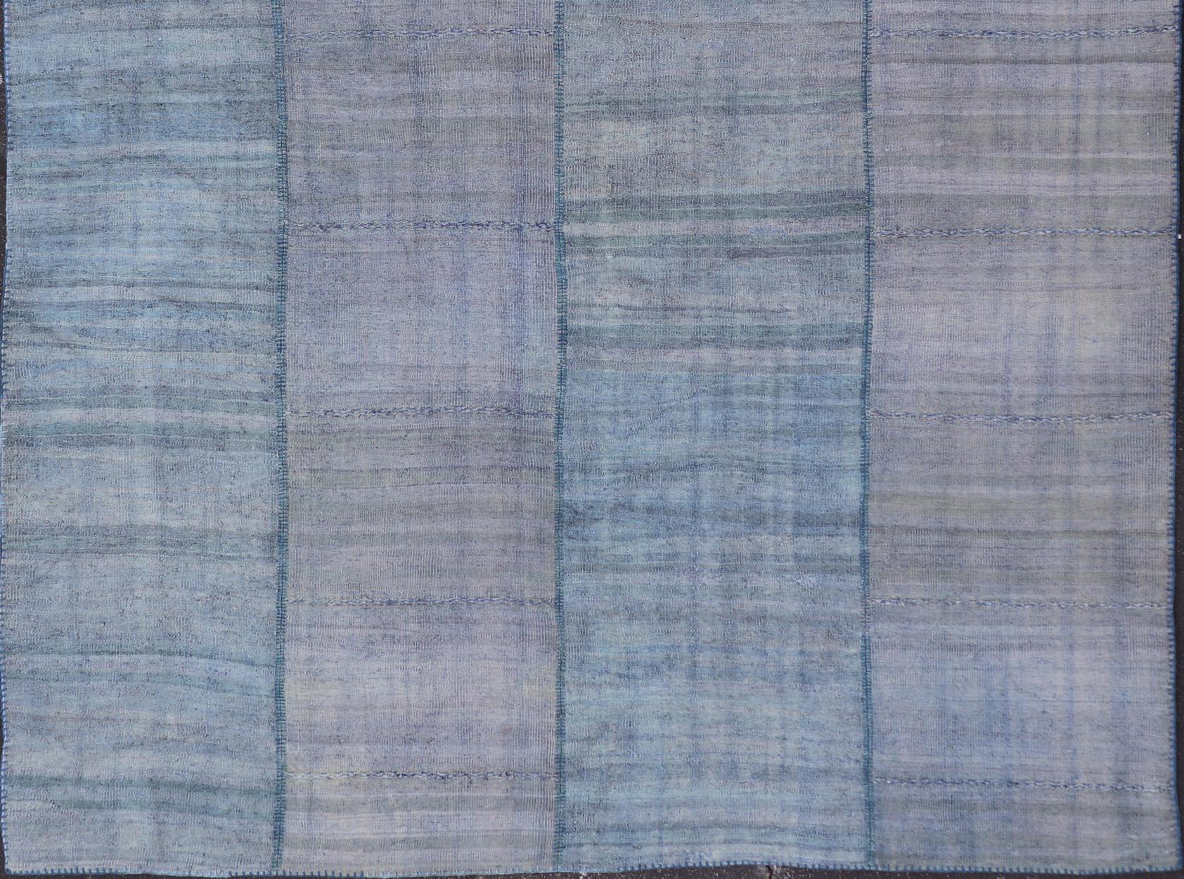 Tapis Kilim turc vintage aux tons bleu serein et lavande en vente 1
