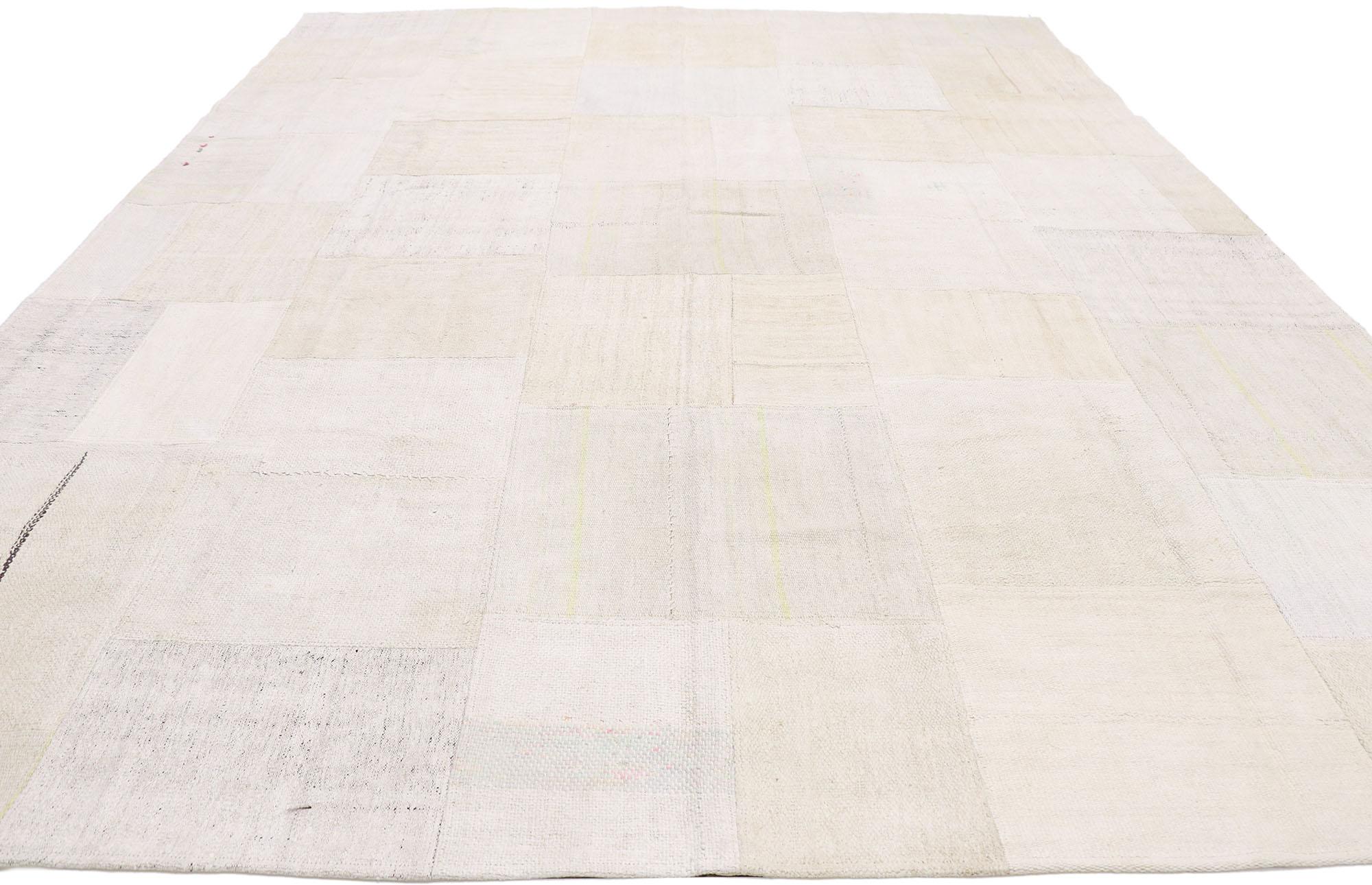 Türkischer Patchwork-Kelim-Teppich im skandinavisch-modernen Stil (Handgewebt) im Angebot
