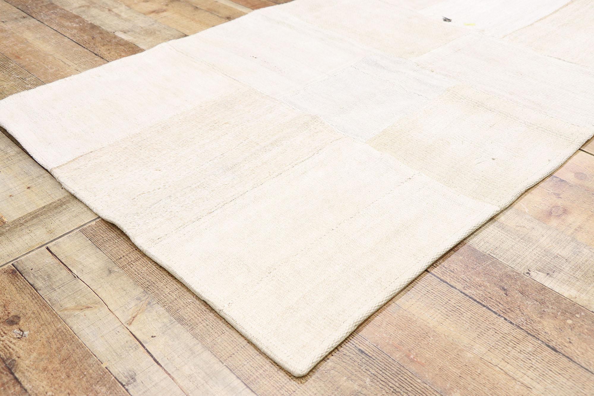 Türkischer Patchwork-Kelim-Teppich im skandinavisch-modernen Stil (20. Jahrhundert) im Angebot