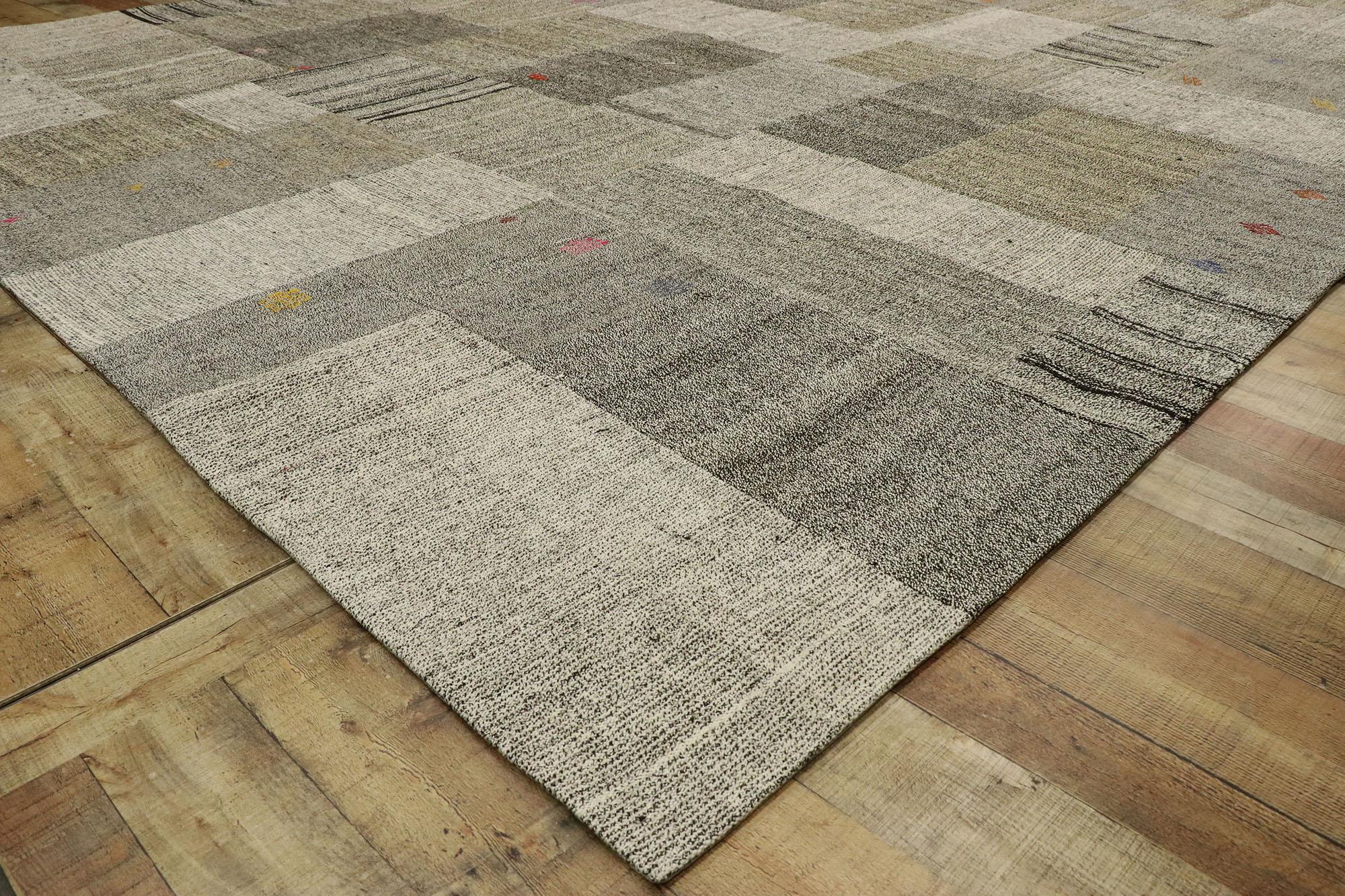 Türkischer Patchwork-Kelim-Teppich im skandinavisch-modernen Stil (20. Jahrhundert) im Angebot