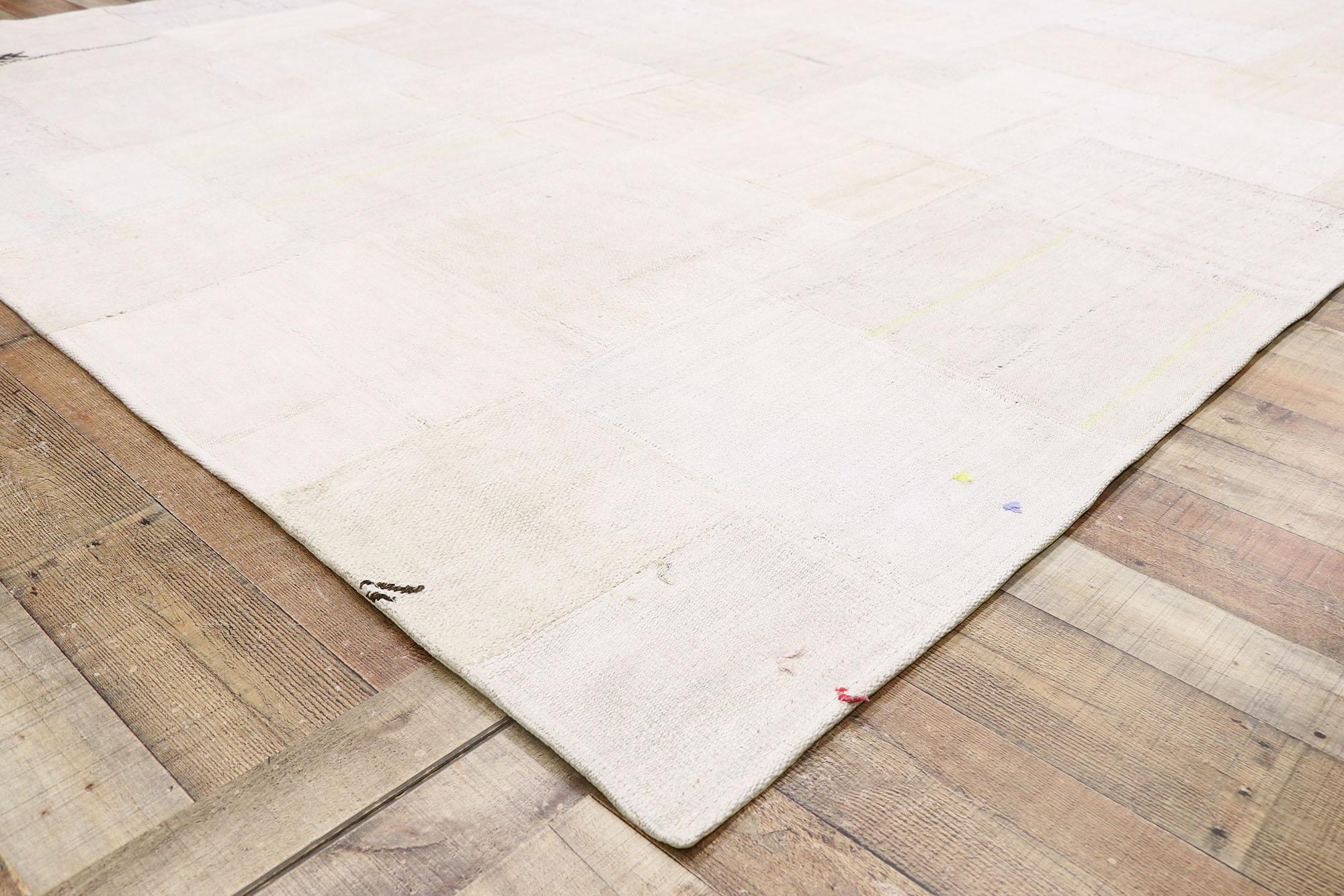 Türkischer Patchwork-Kelim-Teppich im skandinavisch-modernen Stil (Wolle) im Angebot