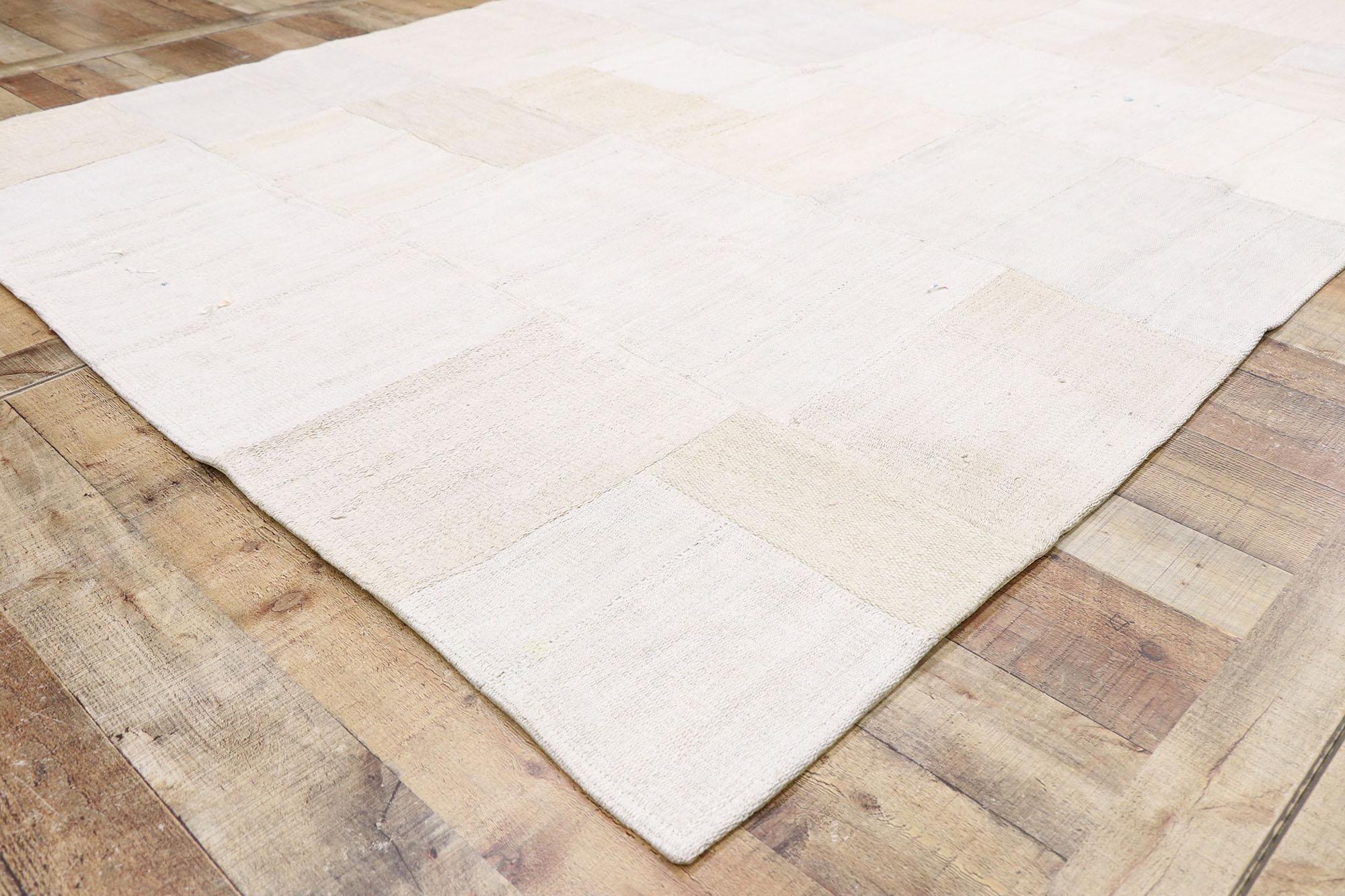 Türkischer Patchwork-Kelim-Teppich im skandinavisch-modernen Stil (Wolle) im Angebot