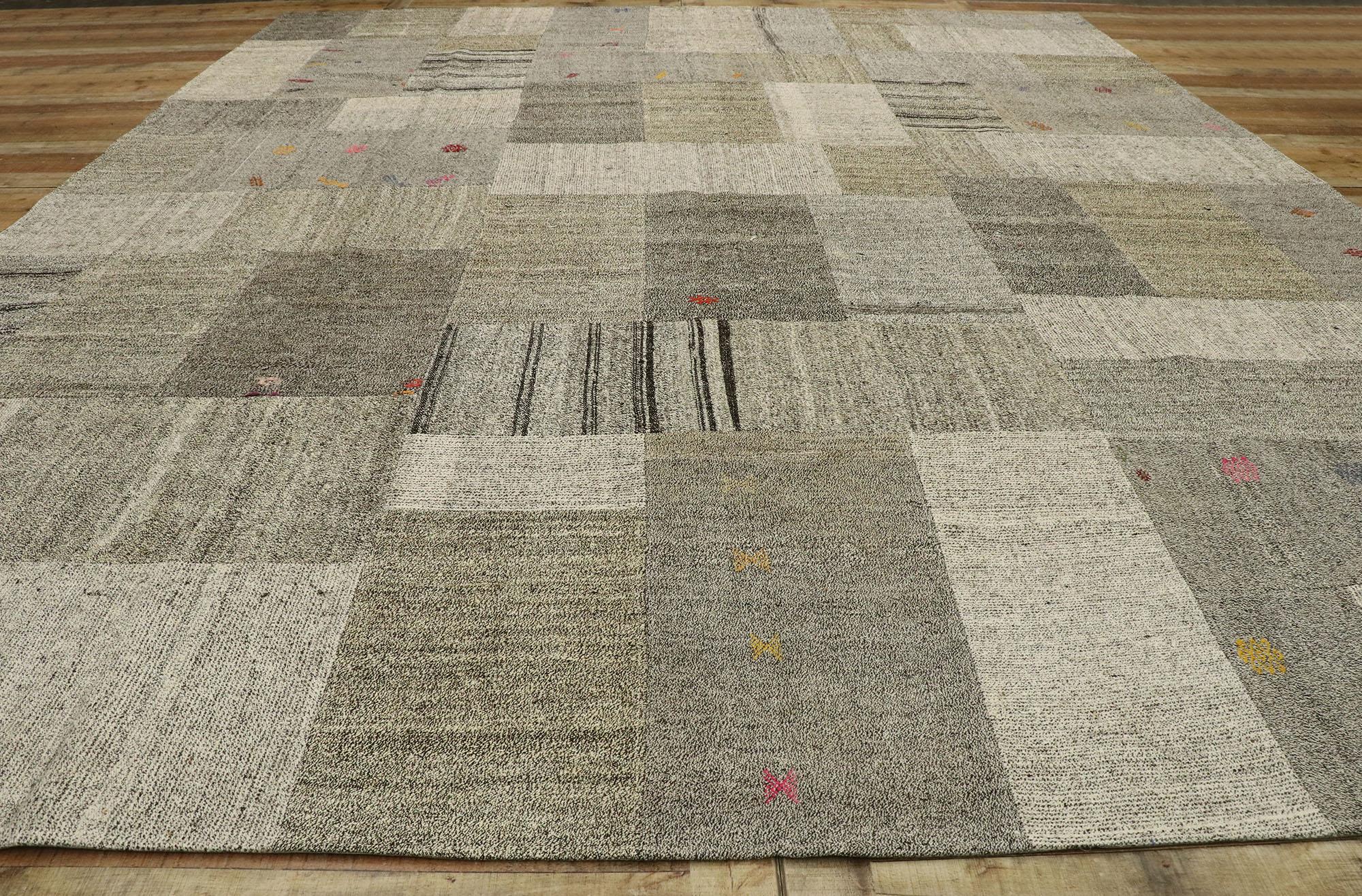 Türkischer Patchwork-Kelim-Teppich im skandinavisch-modernen Stil (Wolle) im Angebot