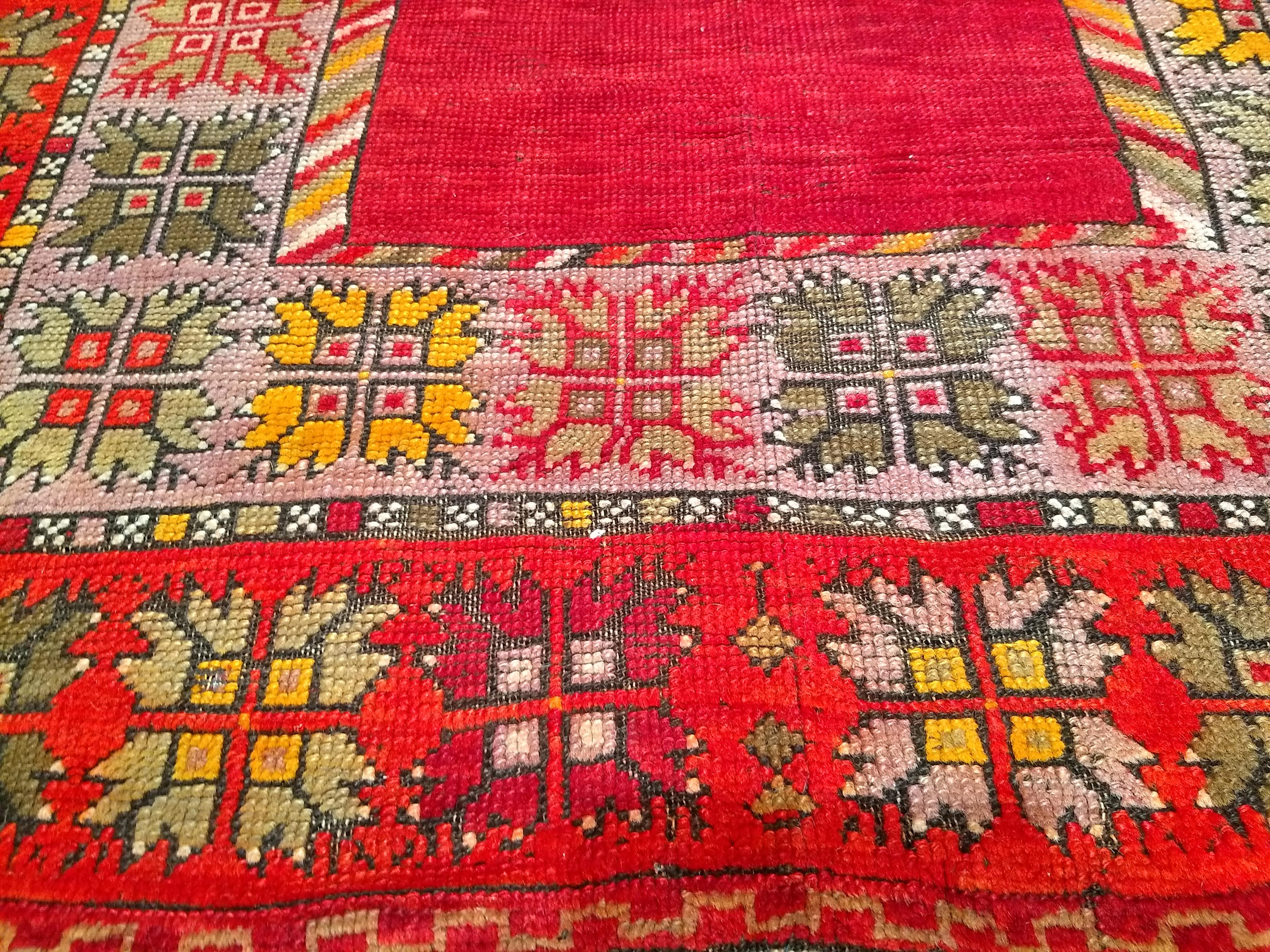 Türkischer Gebetsteppich in den Herbstfarben Rot, Gelb, Grün und Lila im Angebot 2