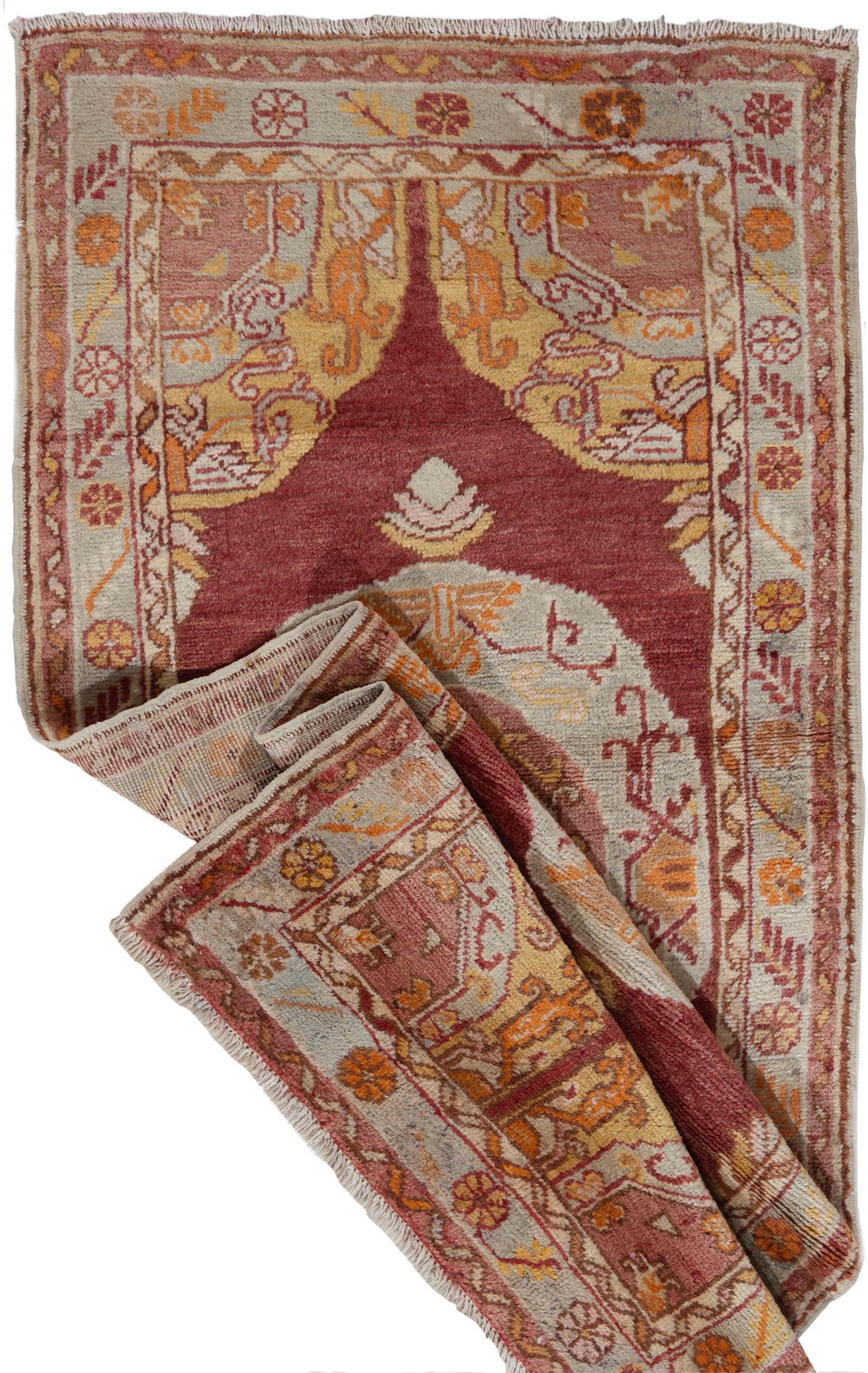 2'6 x 5'3. Oushak's are known for their soft palettes combined with eccentric drawing. Oushak in western Turkey has the longest continuous rug weaving history, stretching back at least to the mid-fifteenth century. It has always been oriented
