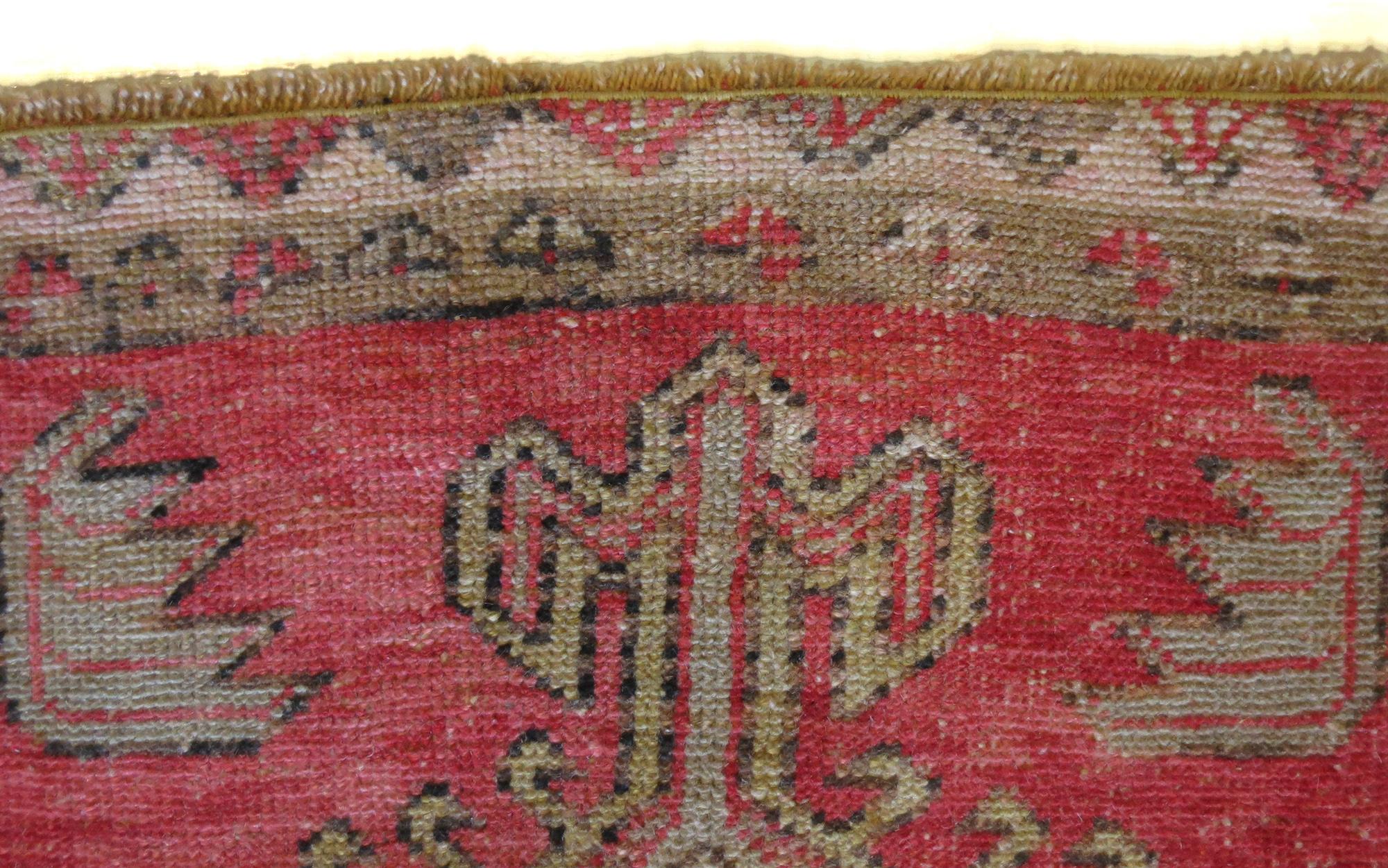 Vintage Turkish Red Rug In Excellent Condition In Los Angeles, CA