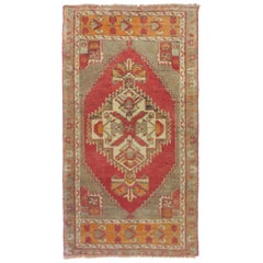 Tapis de couloir rouge turc vintage