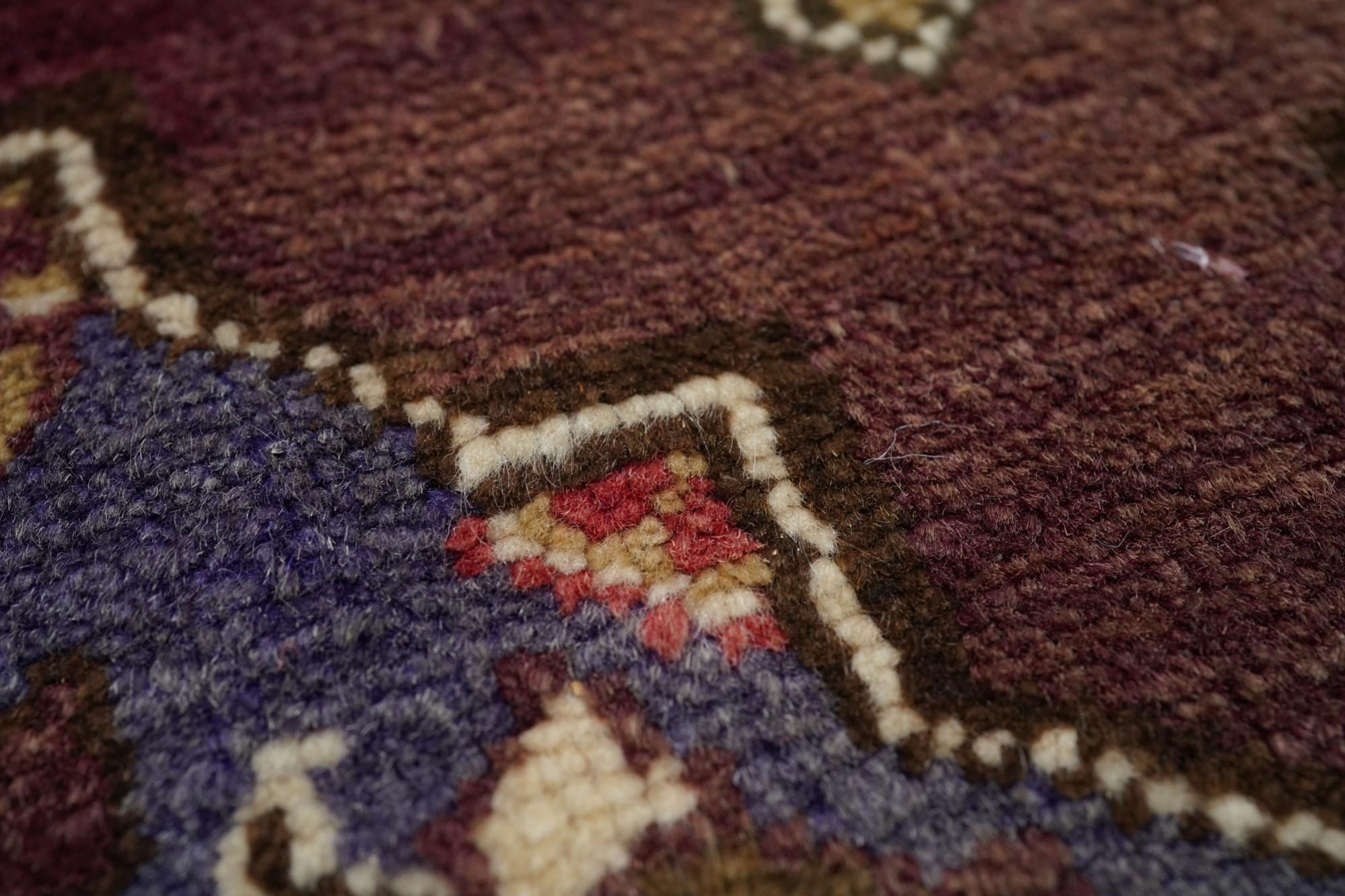 Türkischer Teppich im Vintage-Stil 1'8'' x 3'9'' im Angebot 2