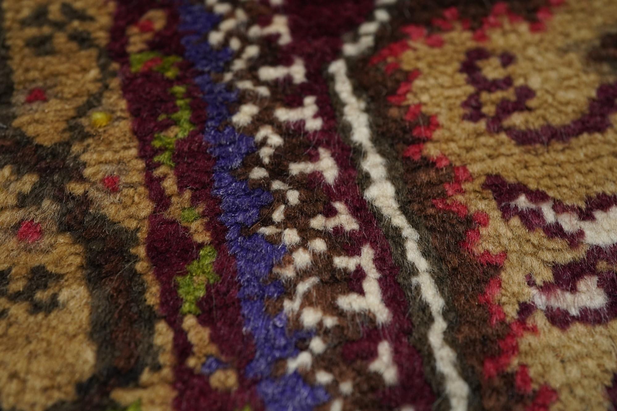 Türkischer Teppich im Vintage-Stil 1'8'' x 3'9'' im Angebot 4