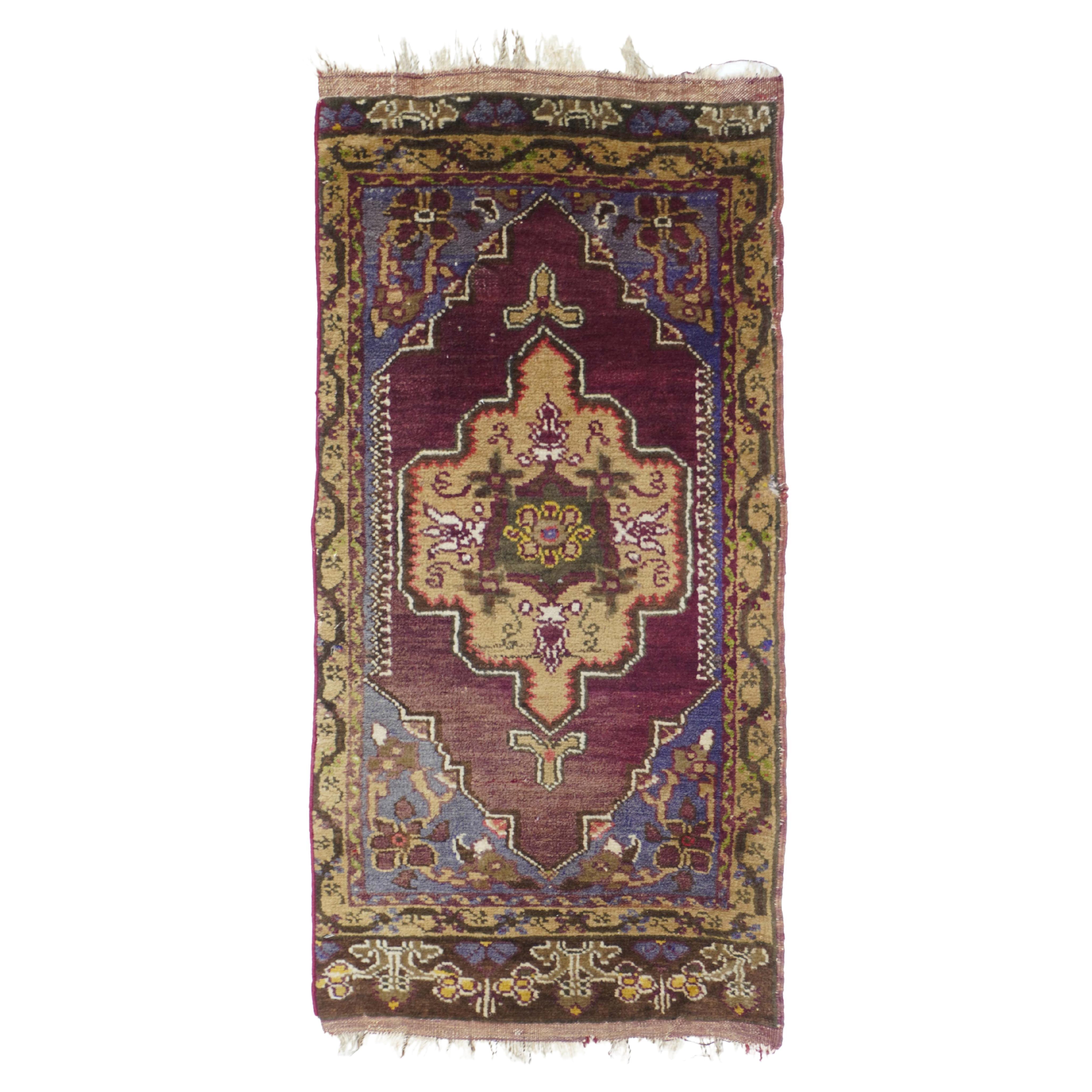 Türkischer Teppich im Vintage-Stil 1'8'' x 3'9'' im Angebot