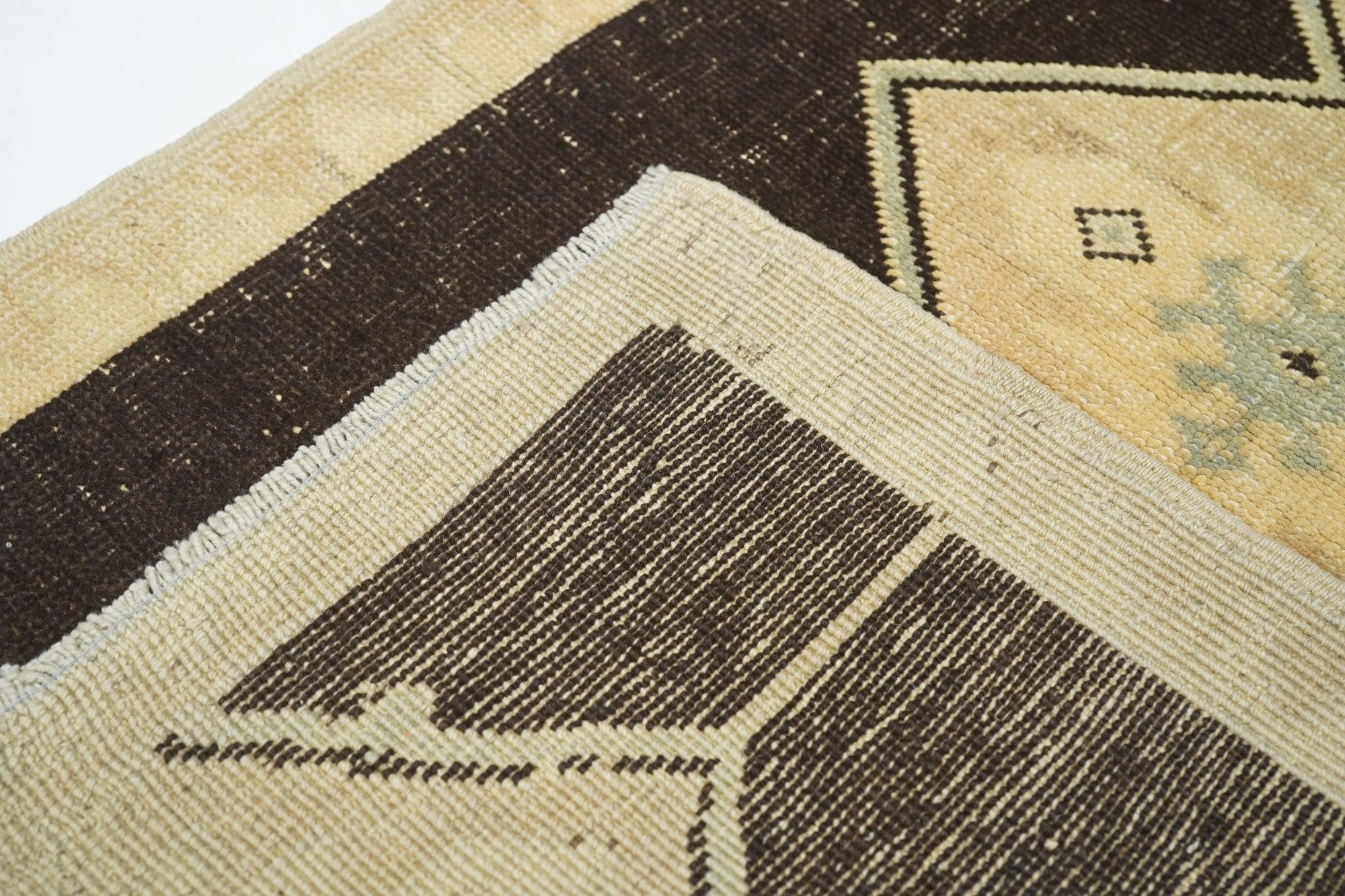 Vintage Turkish Rug 2'10'' x 4'10'' For Sale 3