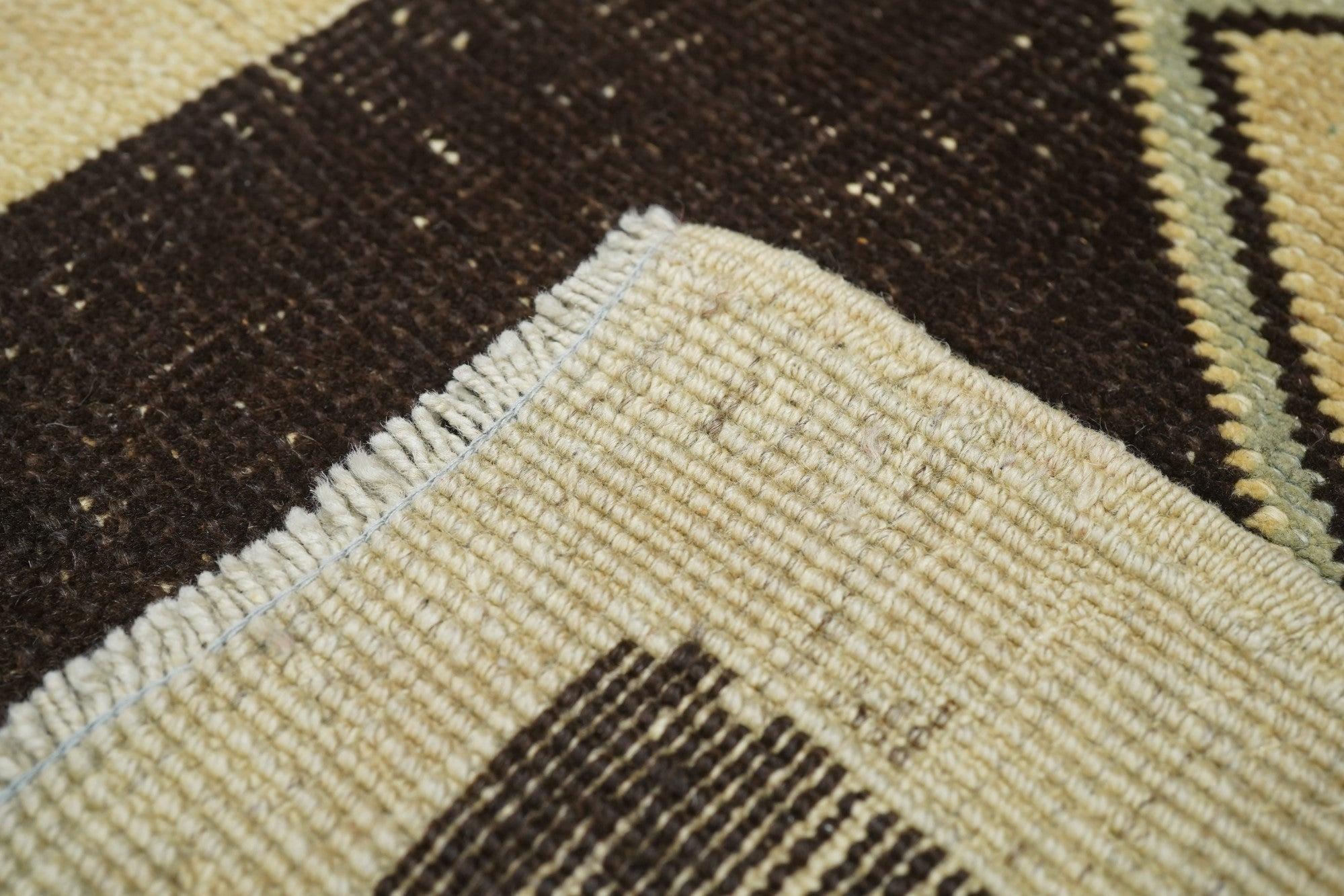 Vintage Turkish Rug 2'10'' x 4'10'' For Sale 4