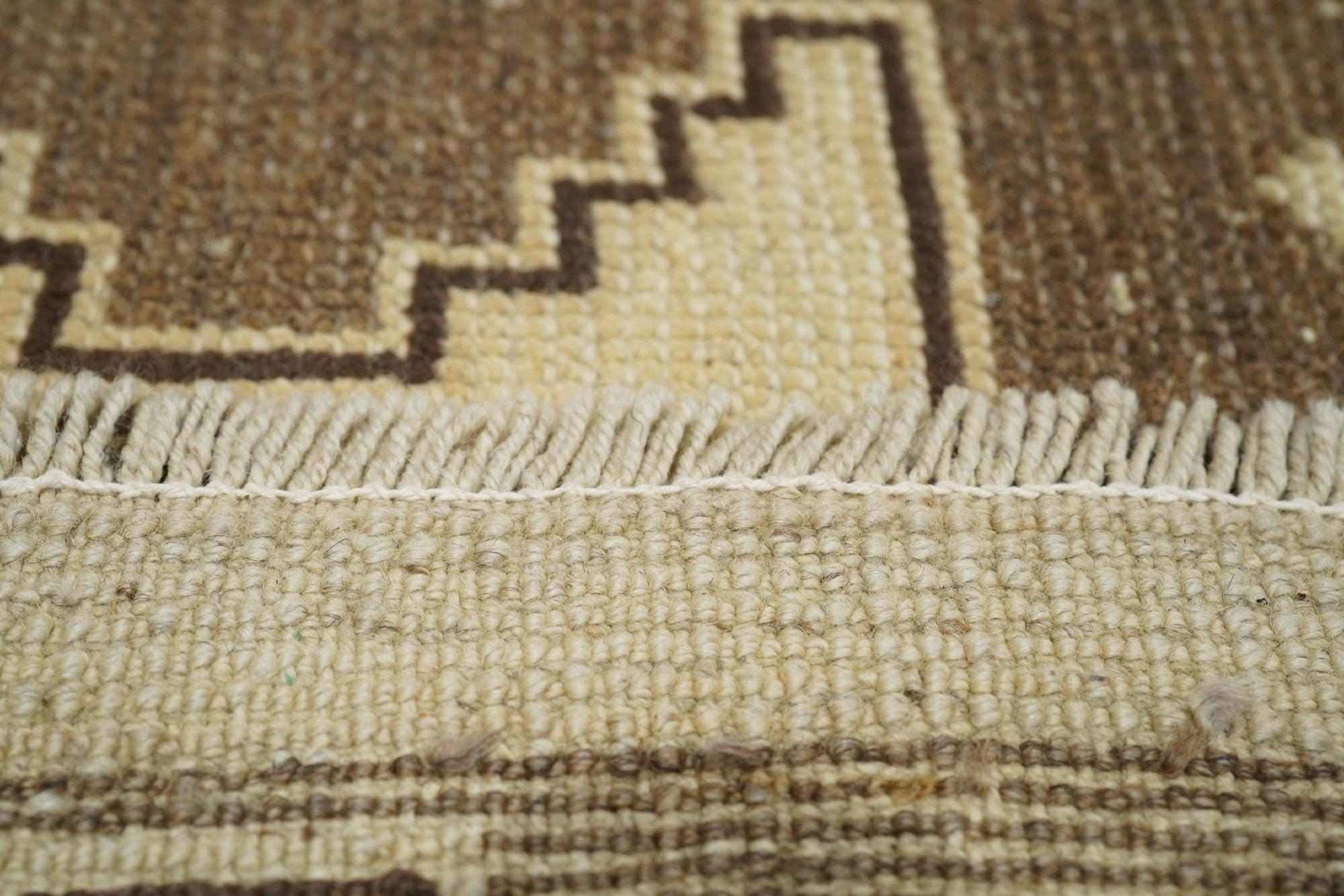 Türkischer Vintage-Teppich 2'10'' x 4'4'' im Angebot 5