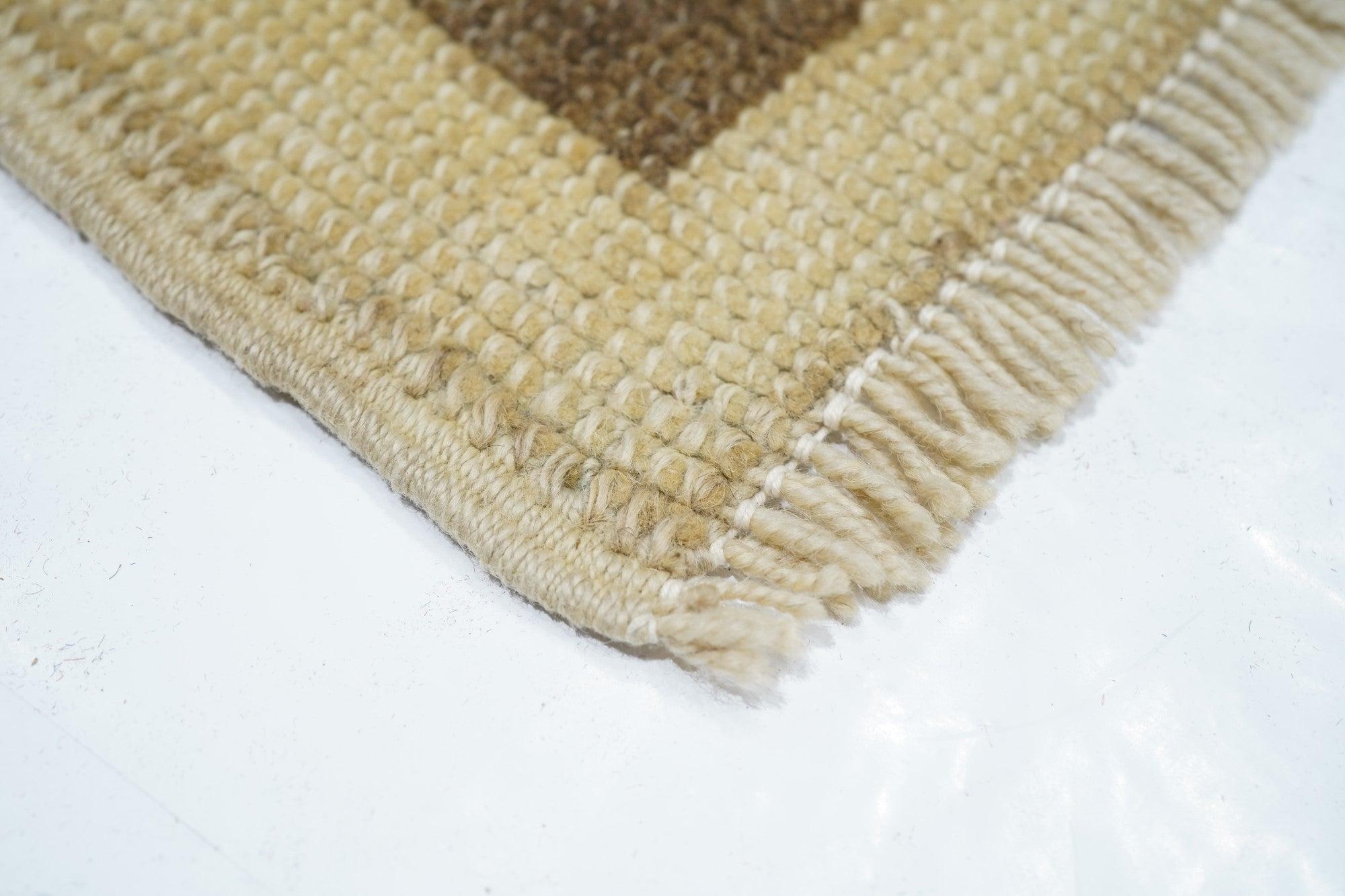 Türkischer Vintage-Teppich 2'10'' x 4'4'' im Zustand „Gut“ im Angebot in New York, NY