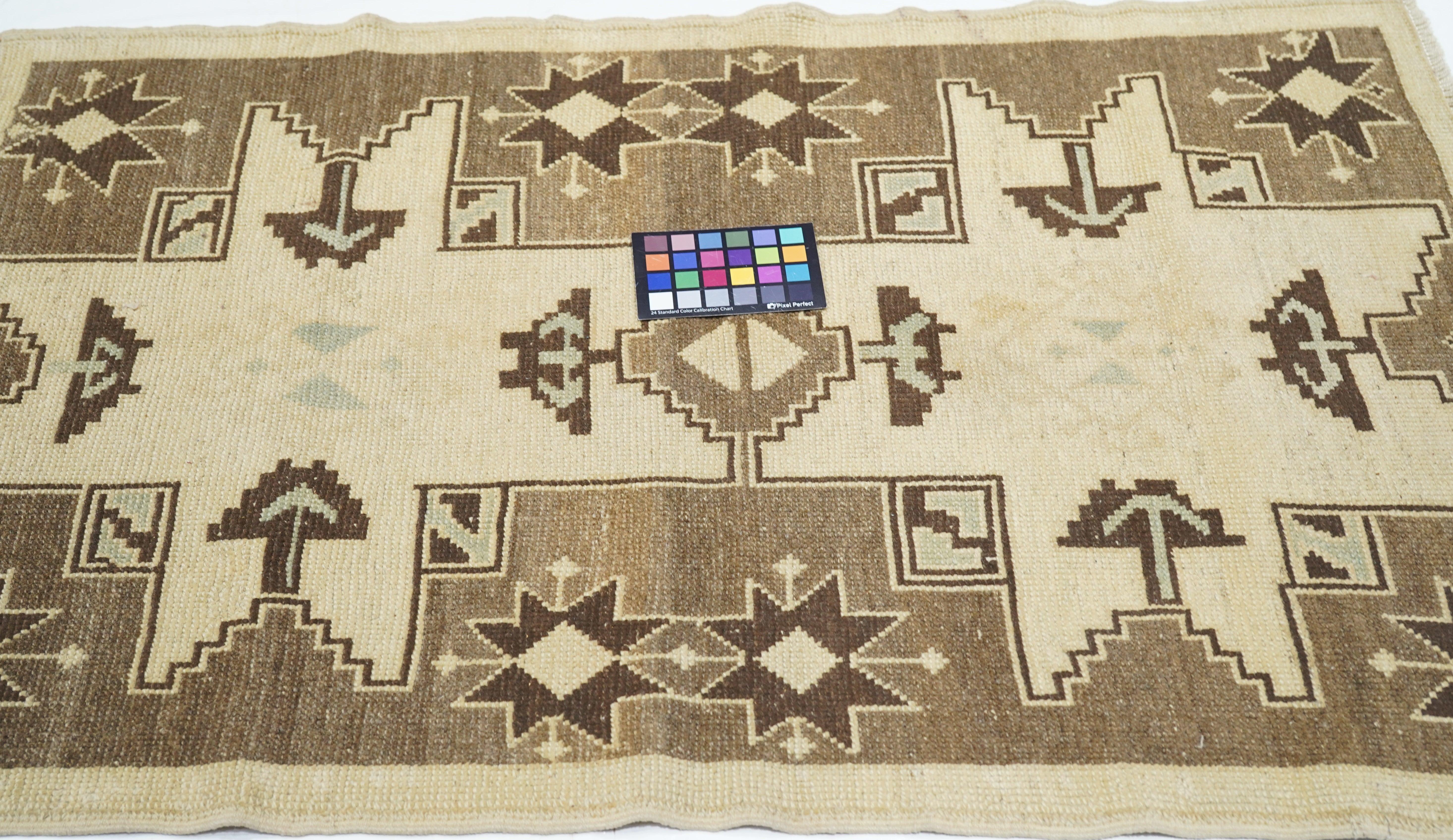 Türkischer Vintage-Teppich 2'10'' x 4'4'' im Angebot 4