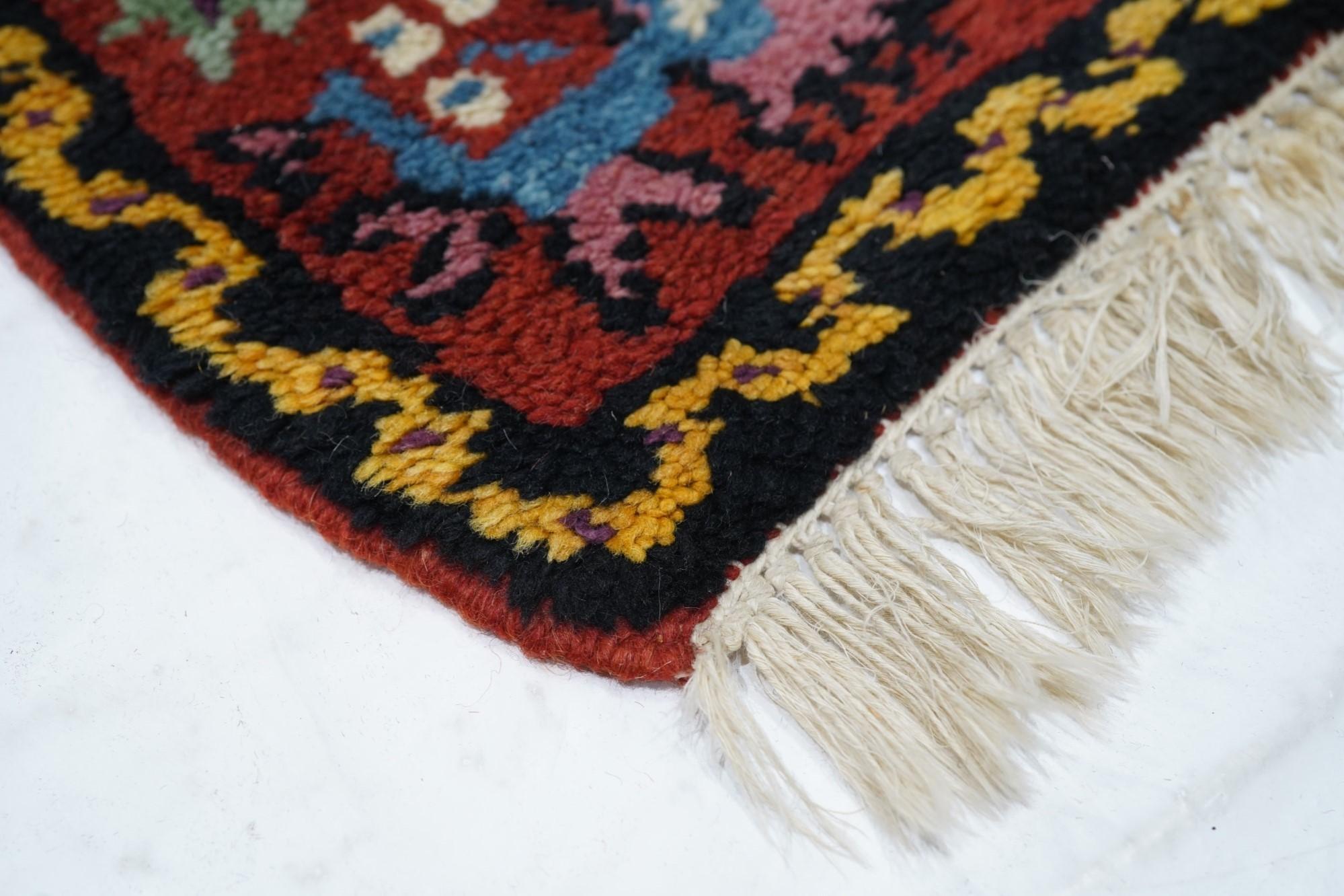 Vintage Turkish Rug  In Good Condition For Sale In New York, NY