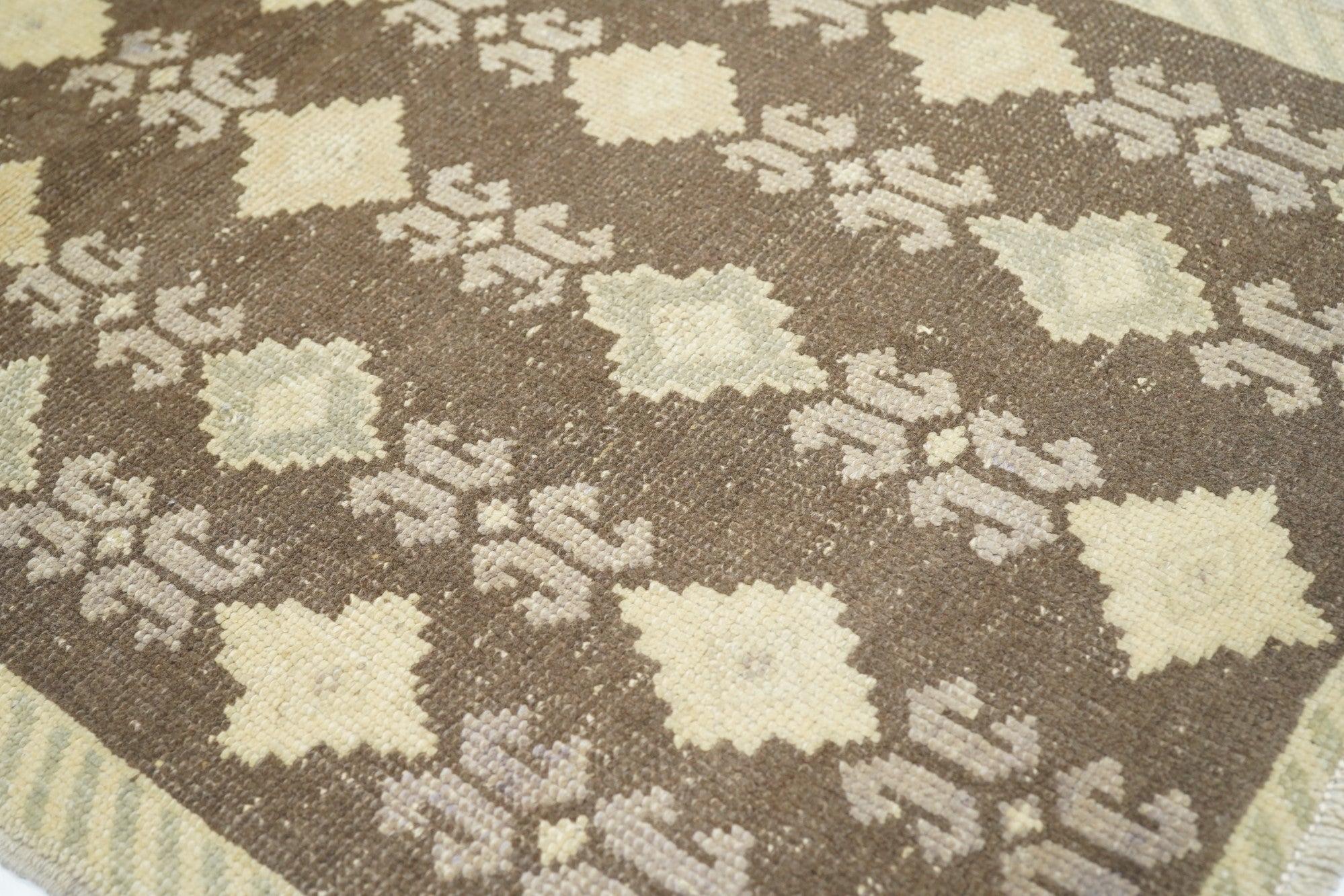 Türkischer Vintage-Teppich 2'8'' x 5'3'' (20. Jahrhundert) im Angebot