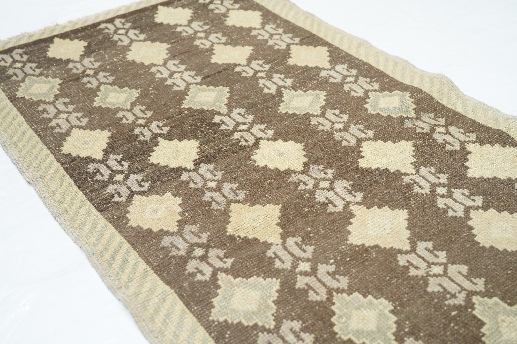 Türkischer Vintage-Teppich 2'8'' x 5'3'' (Wolle) im Angebot
