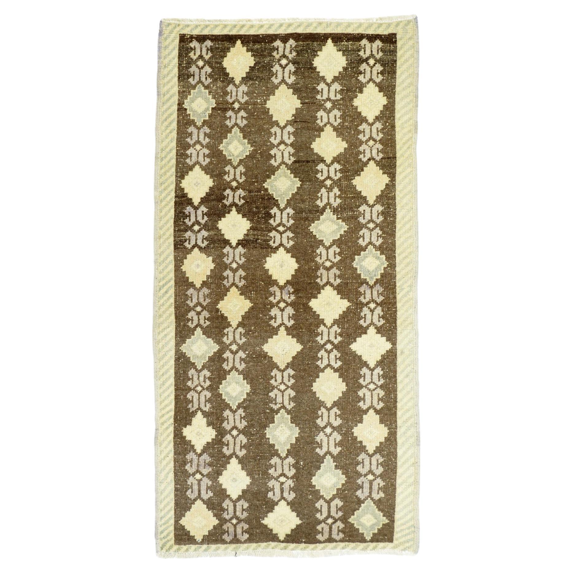 Vintage Turkish Rug 2'8'' x 5'3''