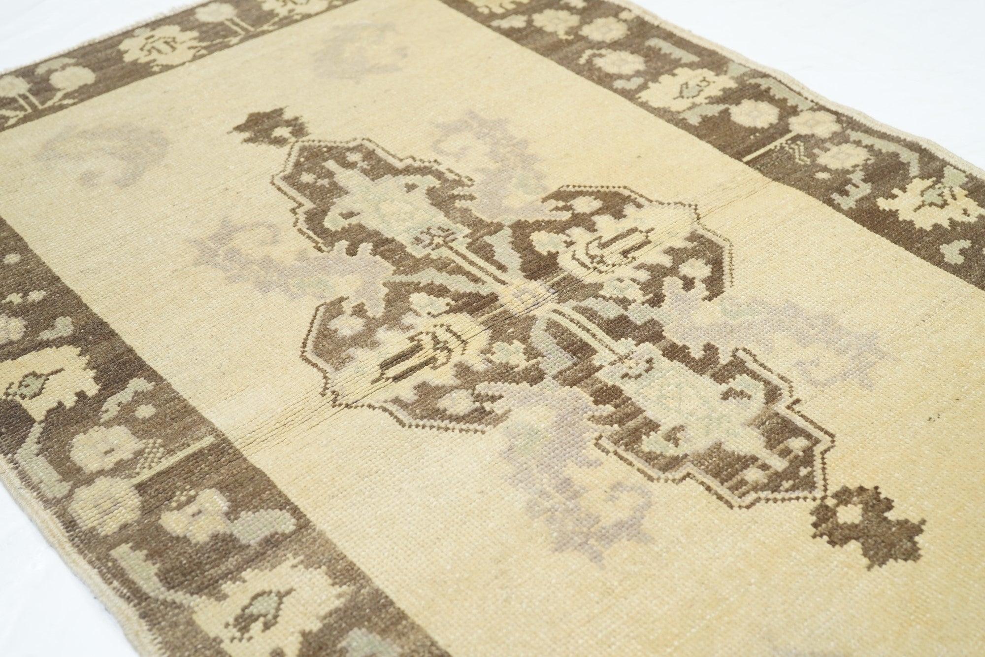 Türkischer Vintage-Teppich 3'0