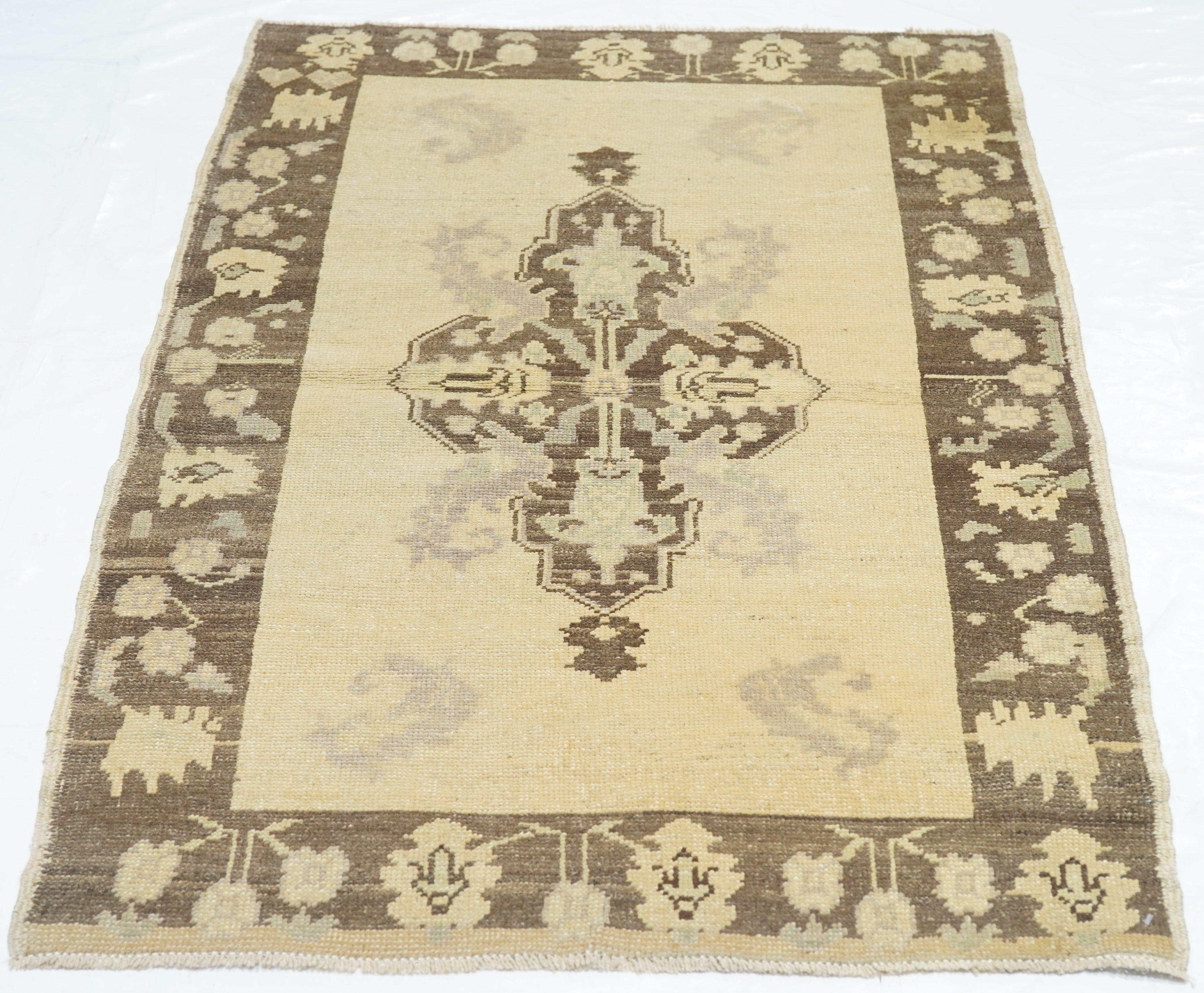 Türkischer Vintage-Teppich 3'0