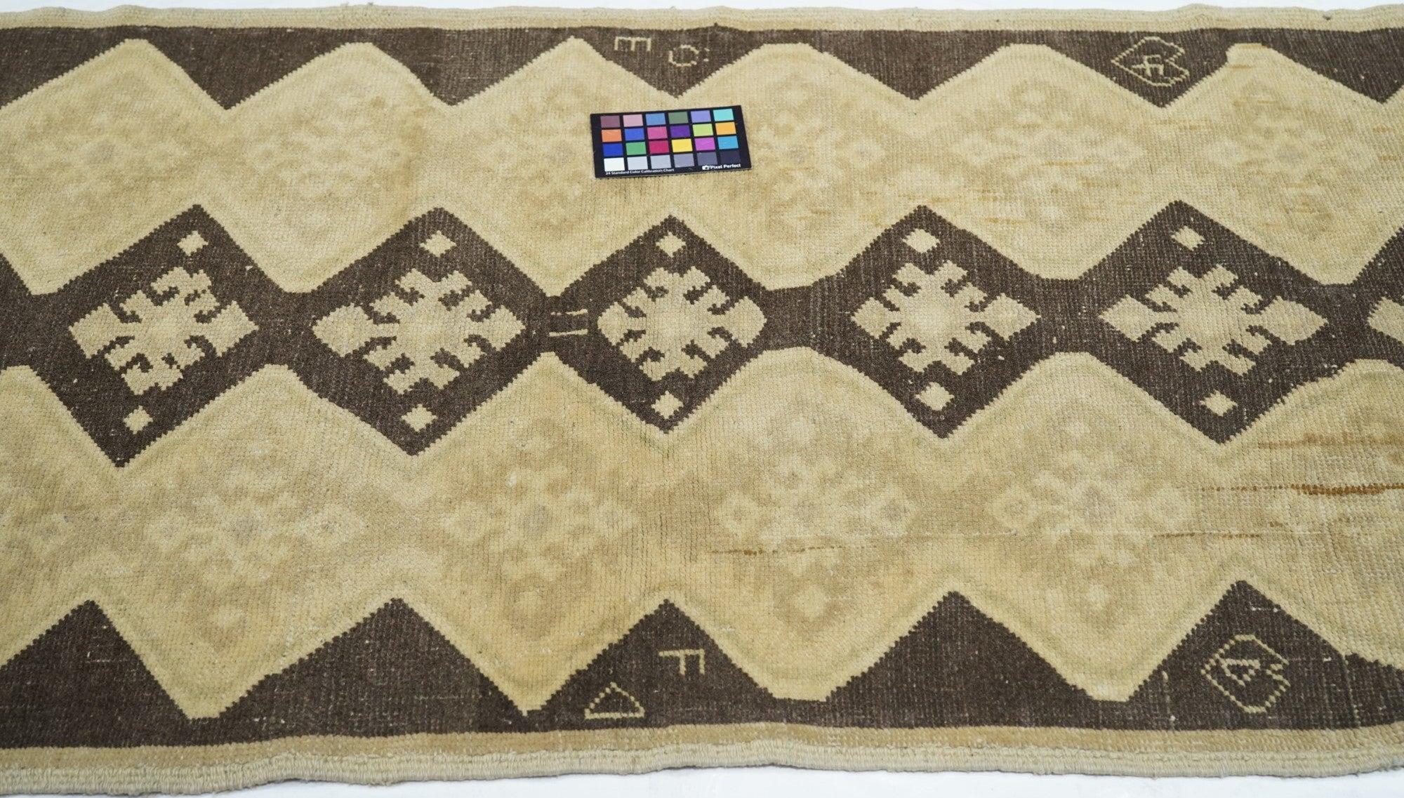 Tapis turc vintage 3'1'' x 6'4'' en vente 4