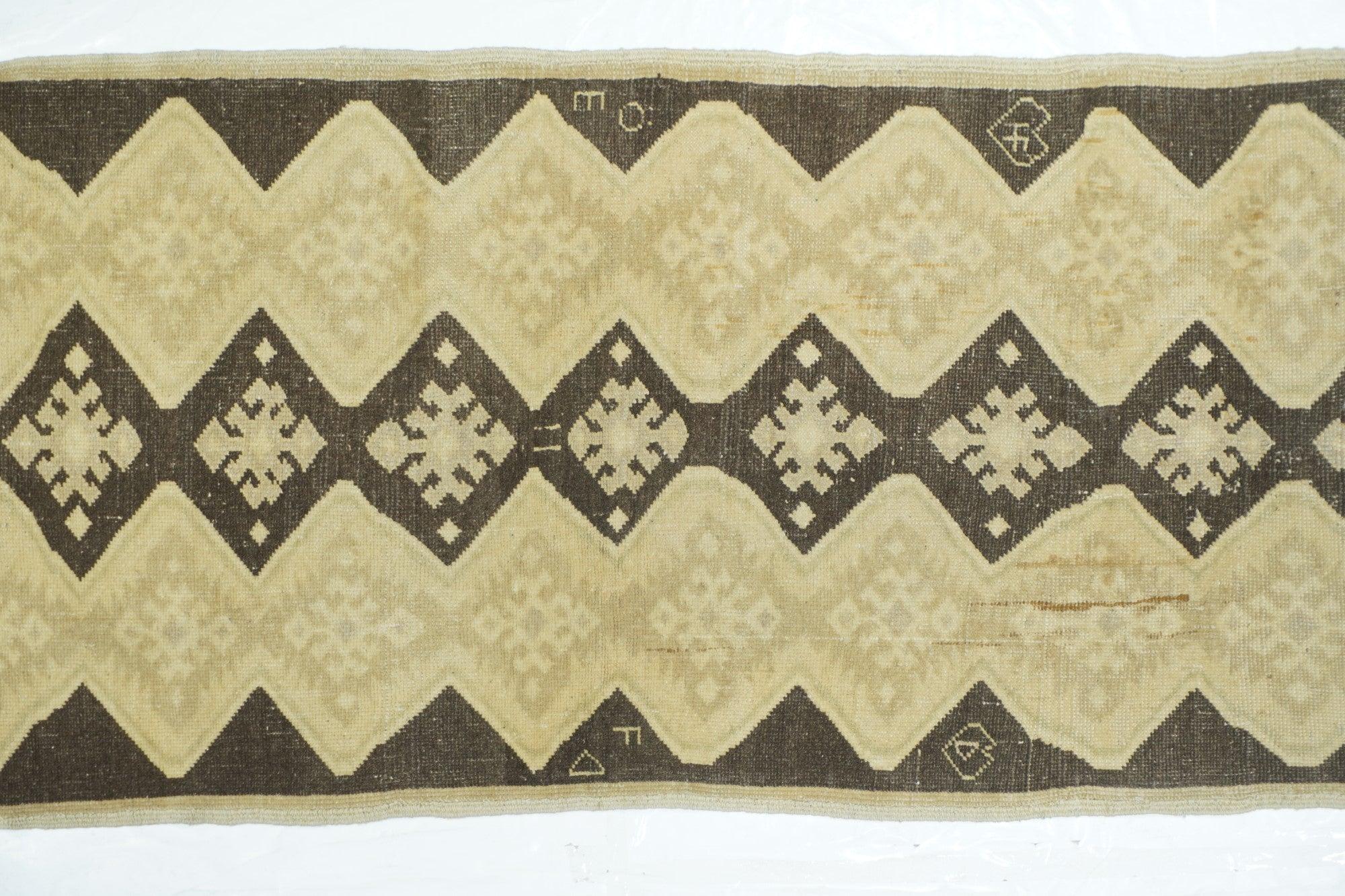 Turc Tapis turc vintage 3'1'' x 6'4'' en vente
