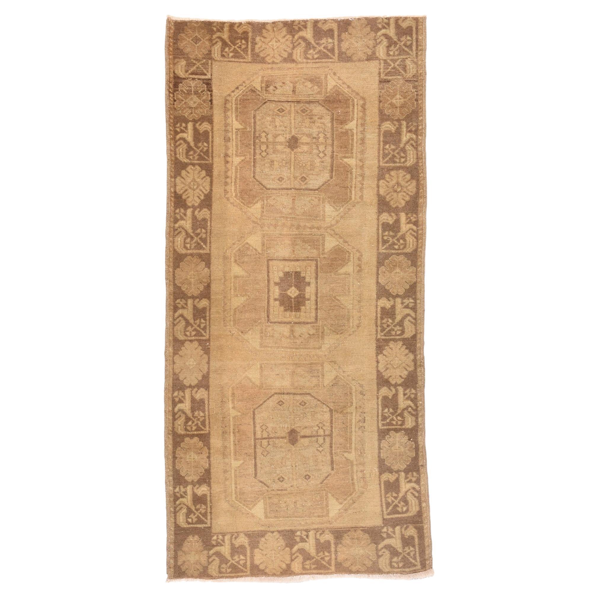 Türkischer Teppich im Vintage-Stil 3'1'' x 6'5''