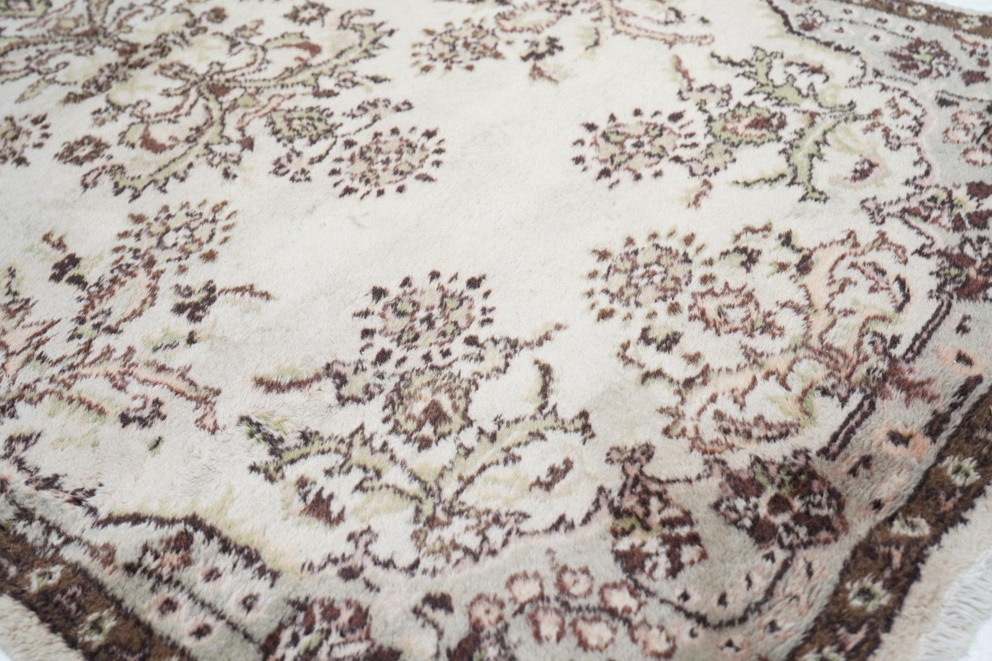 Türkischer Vintage-Teppich 3'10'' x 6'8'' (Wolle) im Angebot