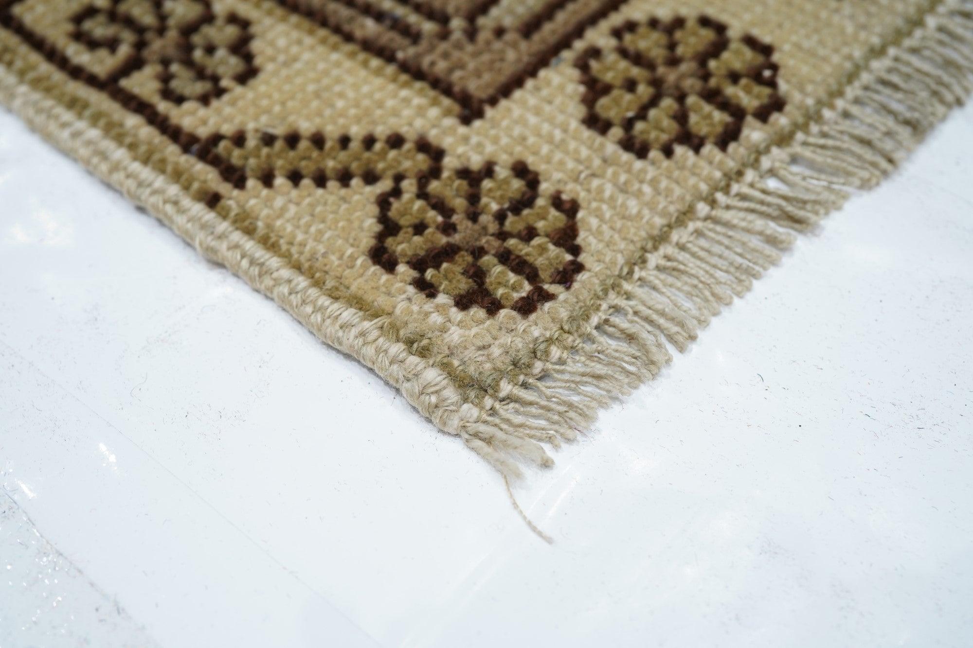 Vintage Turkish Rug 3'2'' x 6'2'' In Good Condition For Sale In New York, NY