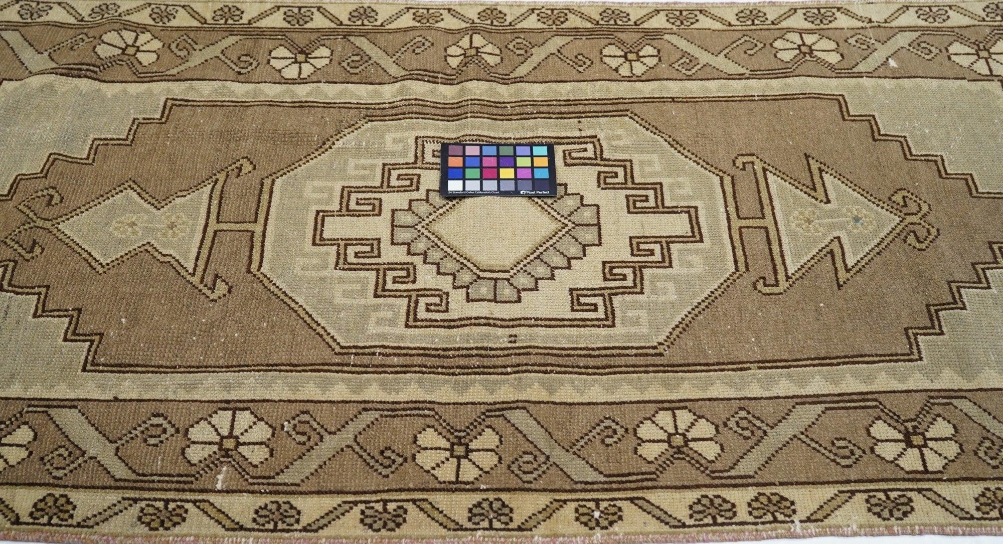 Vintage Turkish Rug 3'2'' x 6'2'' For Sale 4