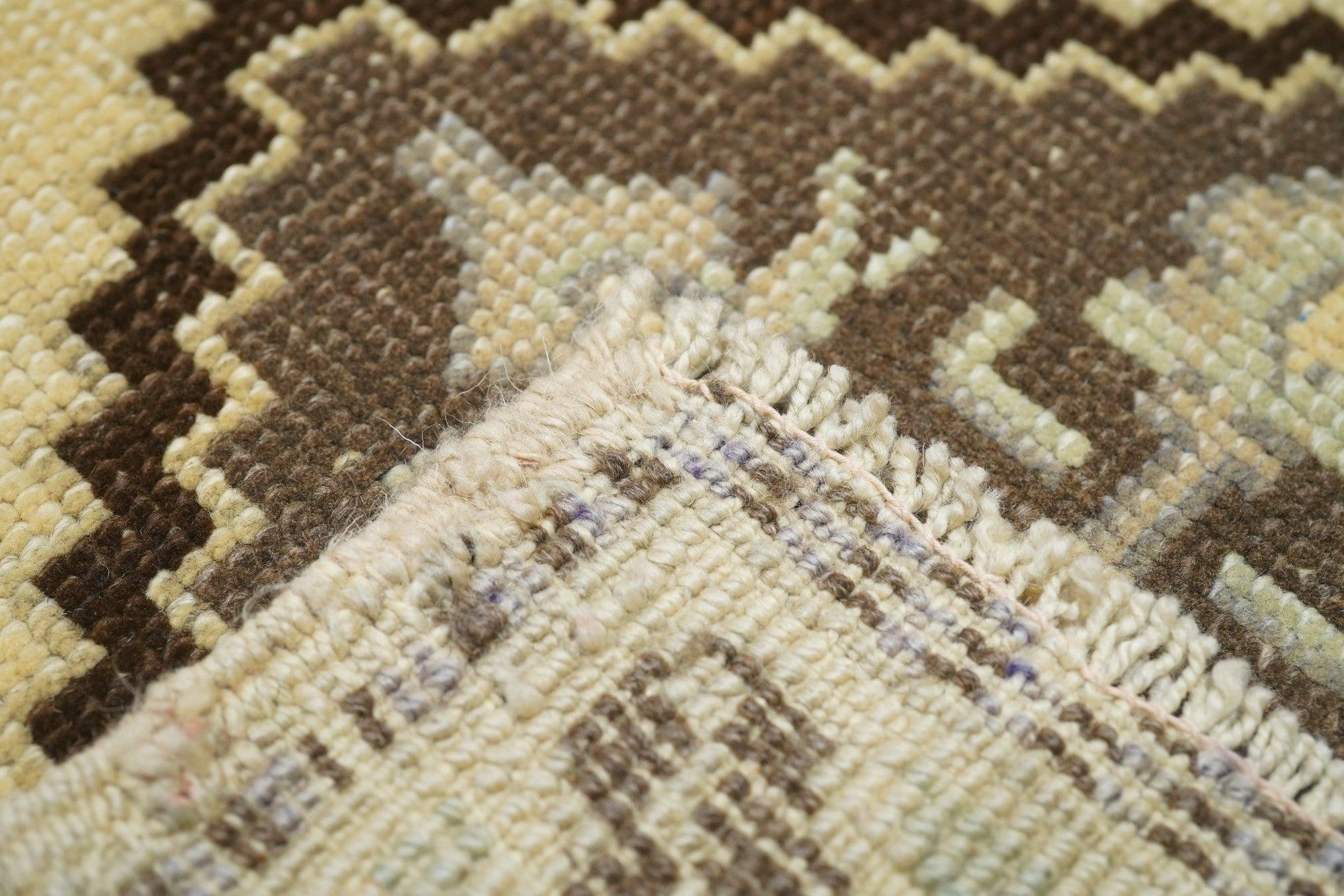 Vintage Turkish Rug 3'2'' x 6'7'' For Sale 4