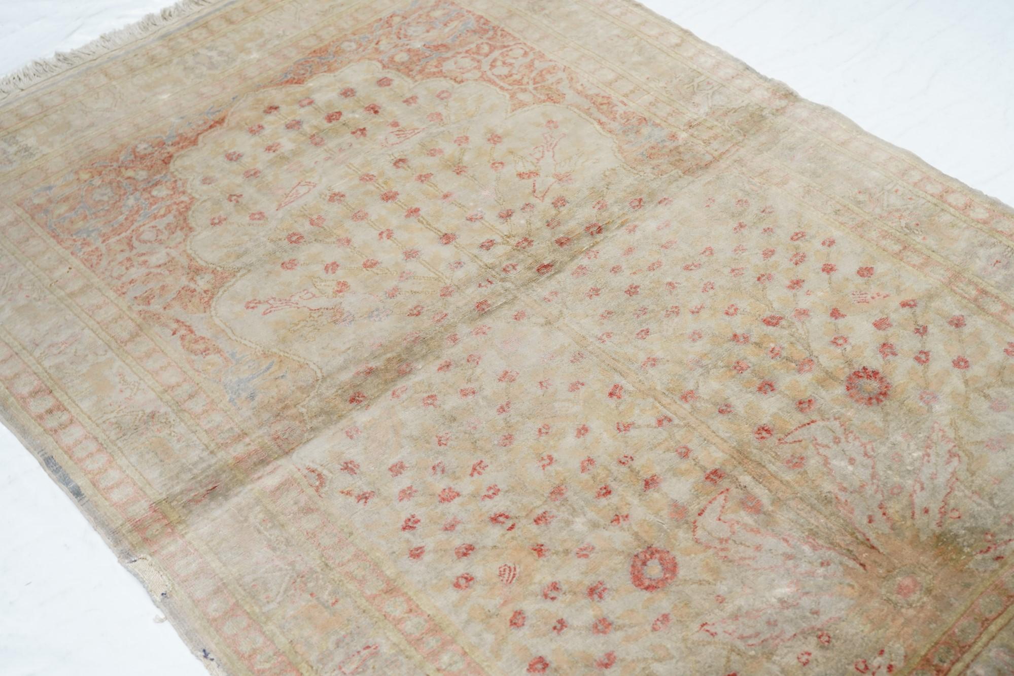 Türkischer Vintage-Teppich 4' x 5'8'' im Angebot 1