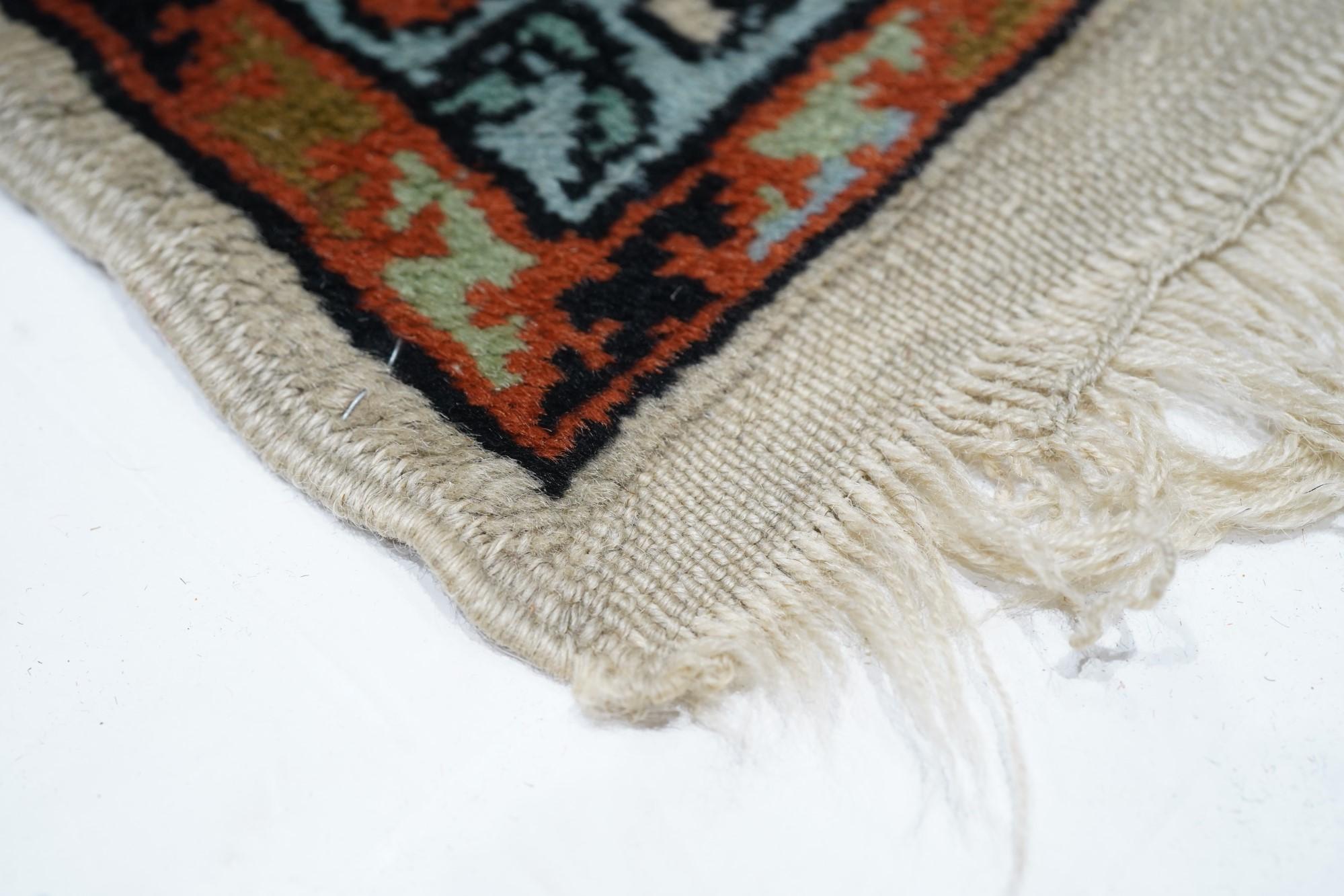 Türkischer Teppich im Vintage-Stil 4'1'' x 6'7'' im Zustand „Gut“ im Angebot in New York, NY