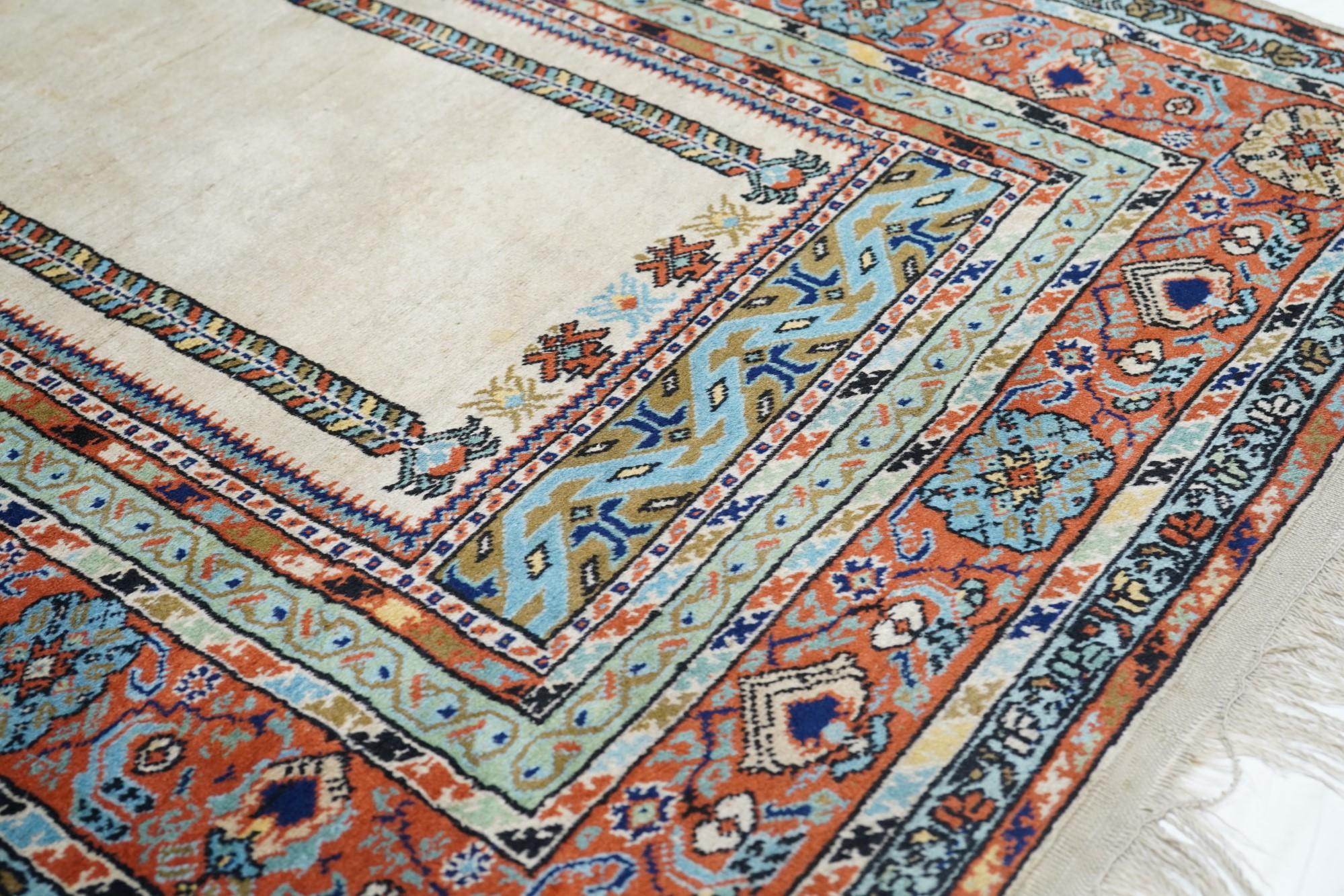 Türkischer Teppich im Vintage-Stil 4'1'' x 6'7'' (Wolle) im Angebot