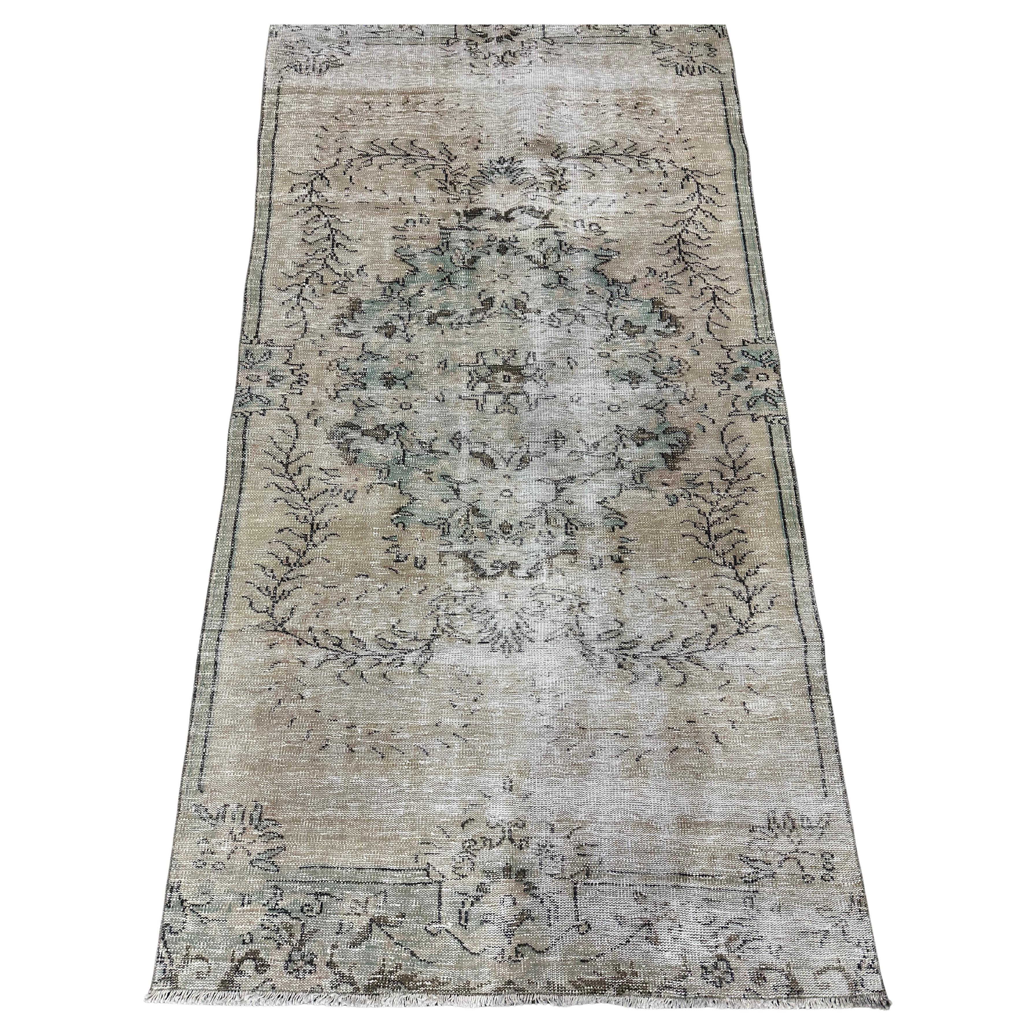 Vintage Turkish Rug 4'10x9'5 For Sale