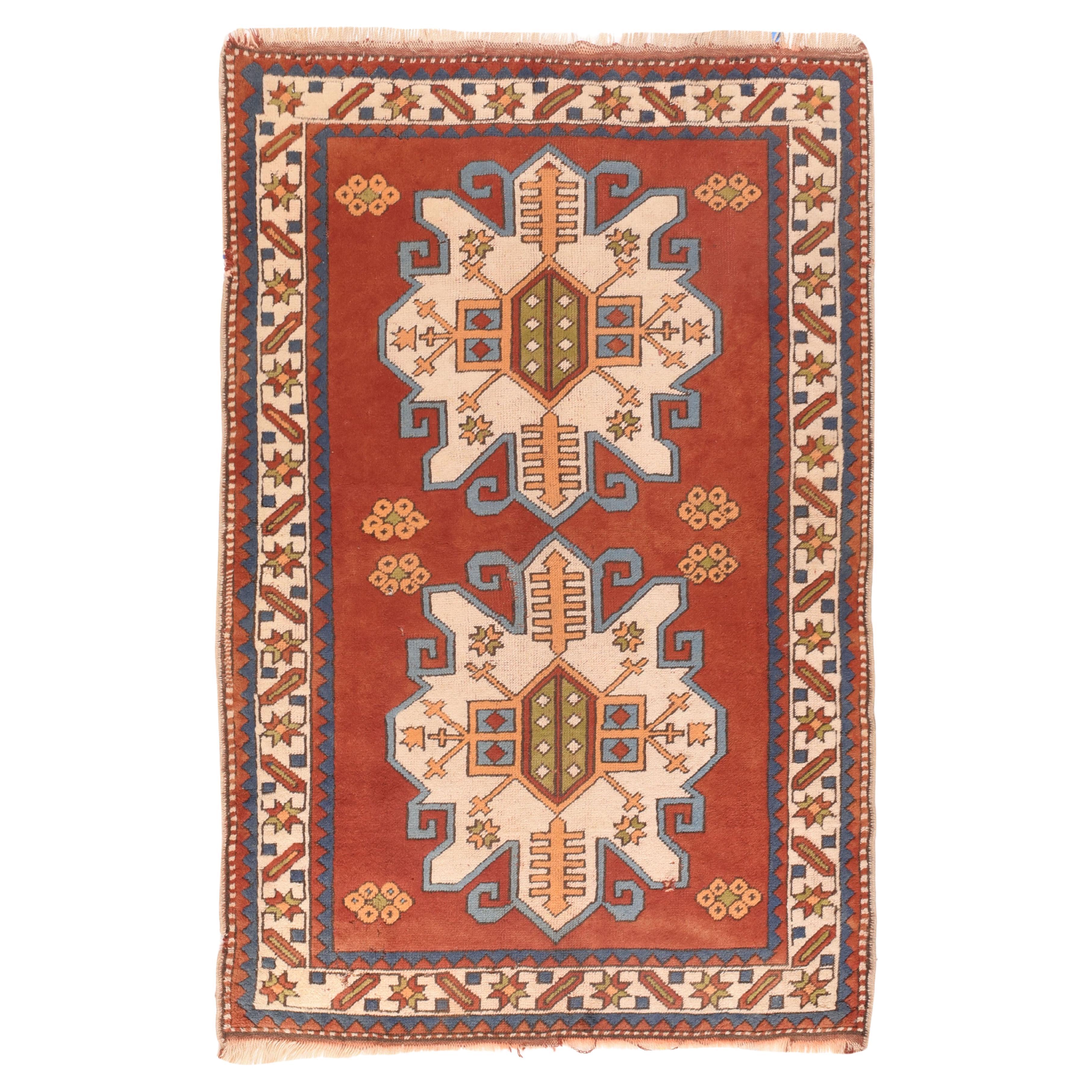 Türkischer Teppich im Vintage-Stil 4'5'' x 6'7'' im Angebot