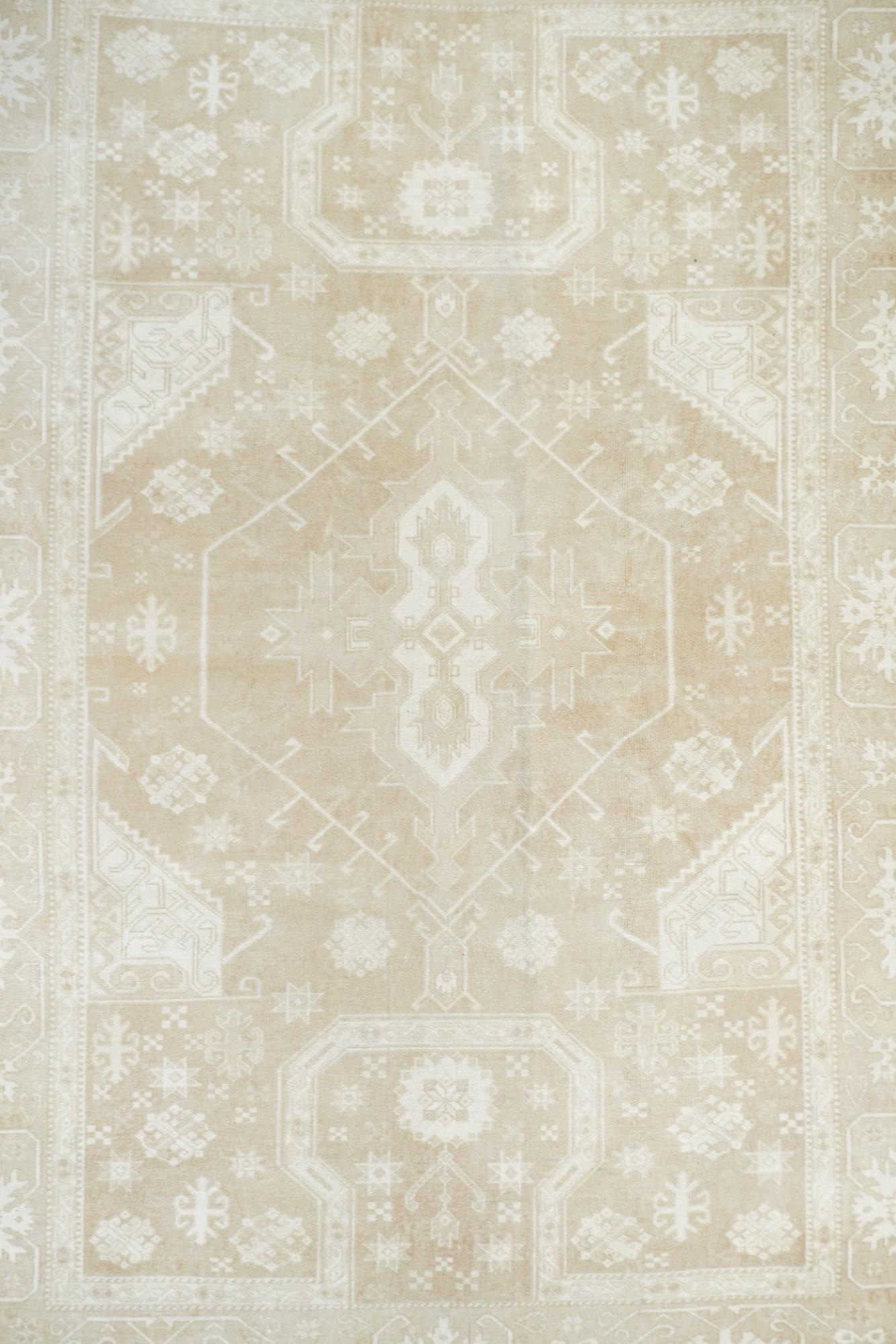 Vintage Turkish Rug 5'3'' x 7'8'' In Good Condition For Sale In New York, NY