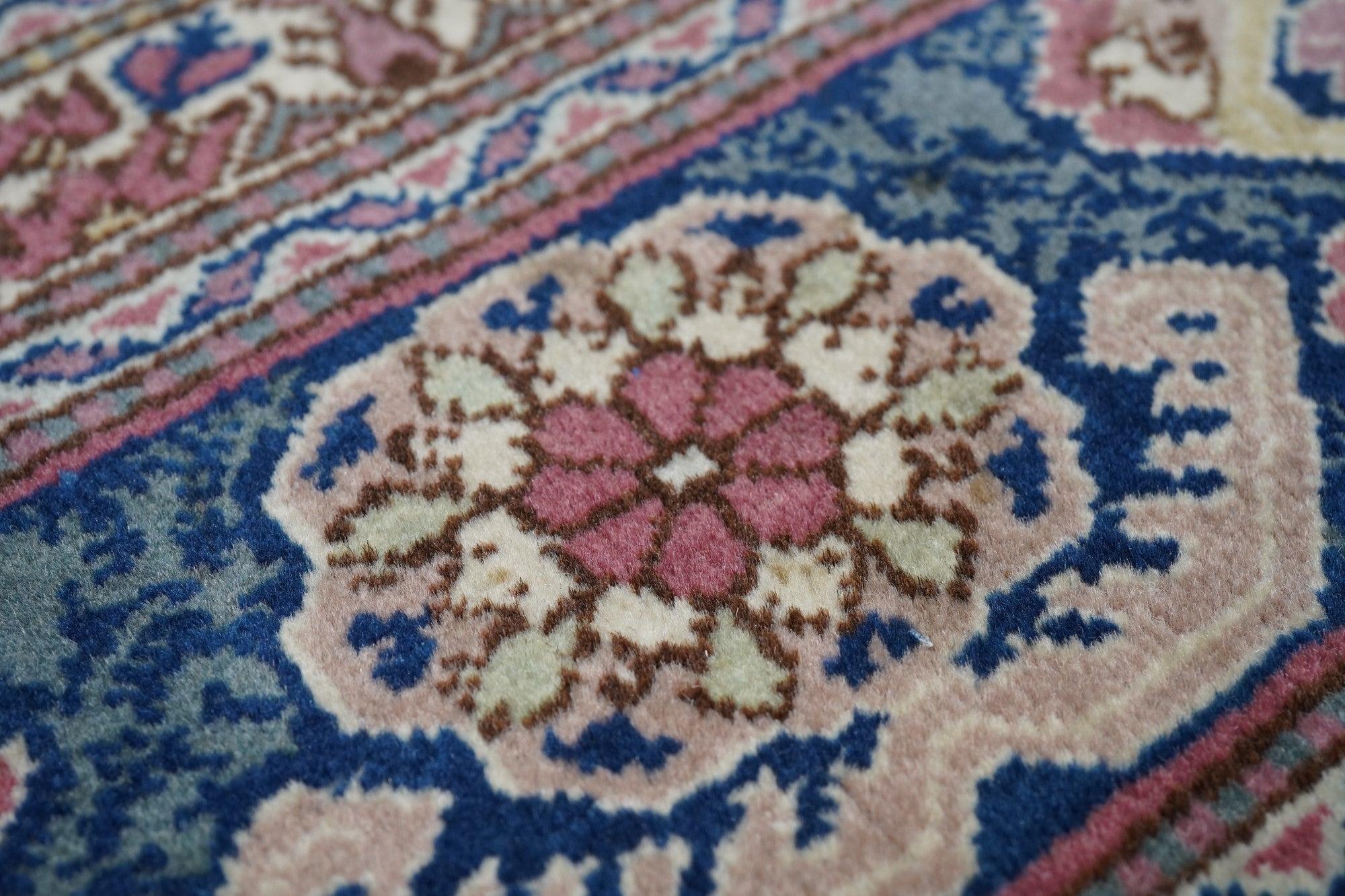 Türkischer Vintage-Teppich 7'2'' x 10'8'' im Angebot 2