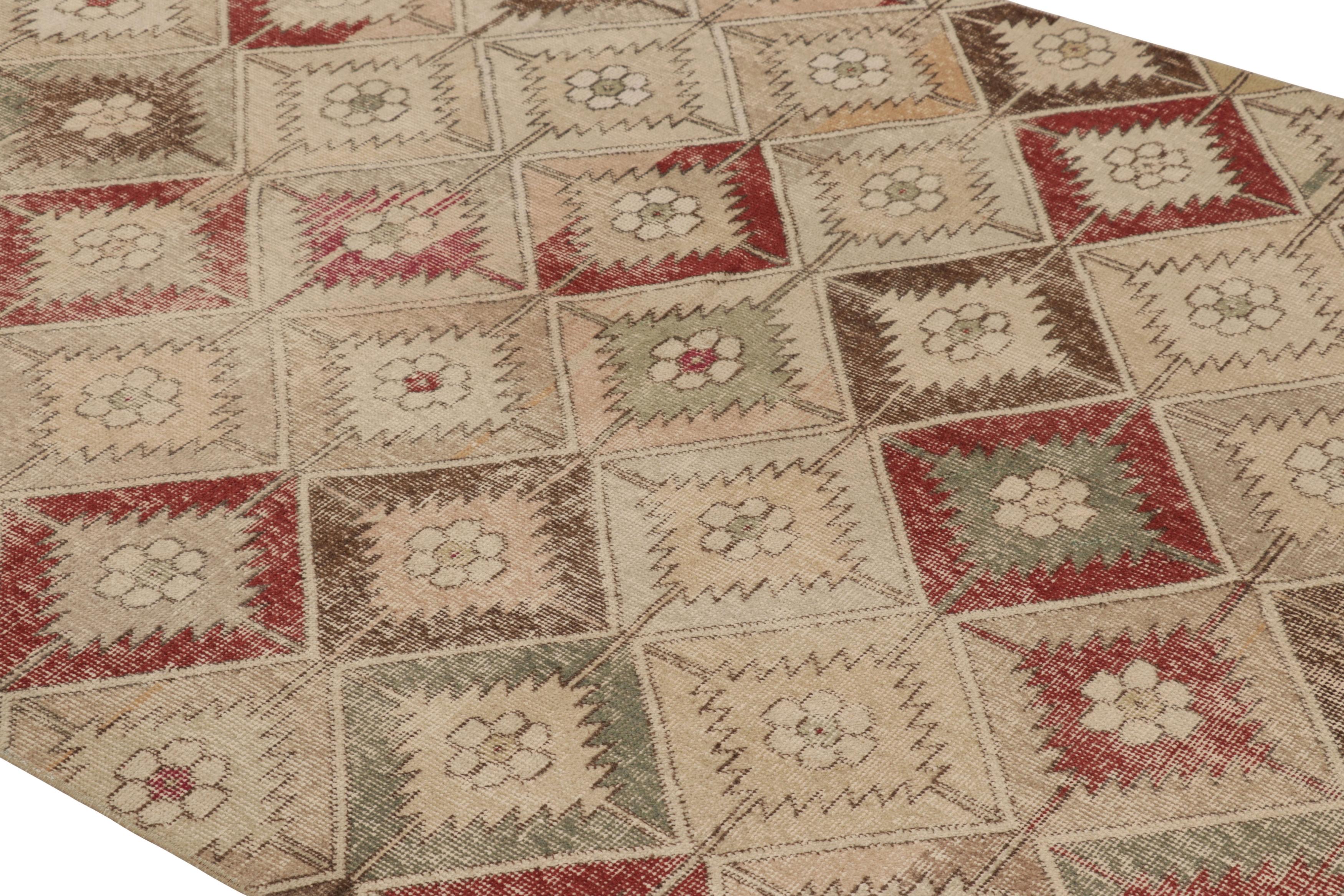 Türkischer Vintage-Teppich, Beige und Creme mit geometrischem Rautenmuster  Rug & Kilim (Handgeknüpft) im Angebot