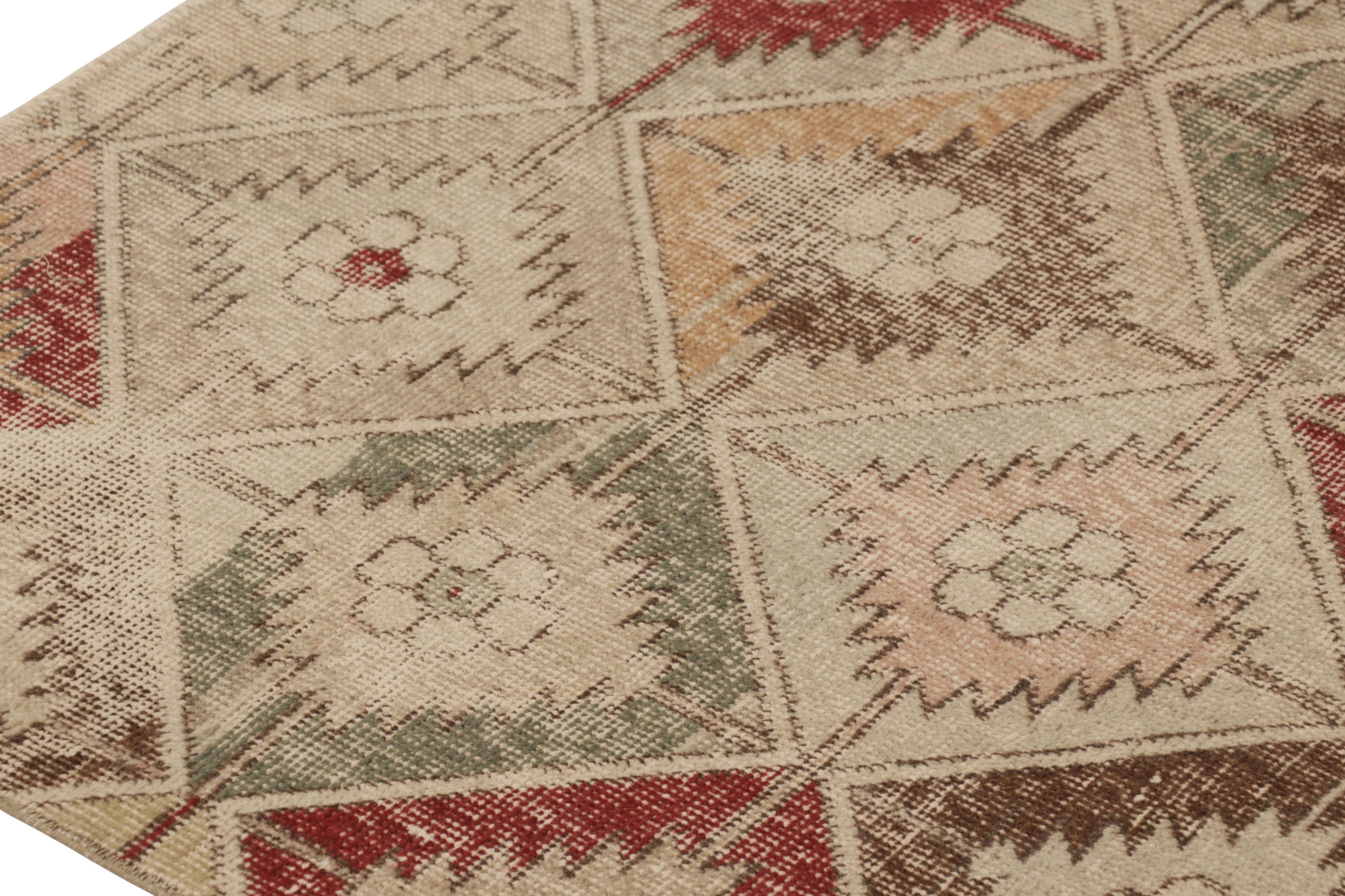 Türkischer Vintage-Teppich, Beige und Creme mit geometrischem Rautenmuster  Rug & Kilim (Mitte des 20. Jahrhunderts) im Angebot