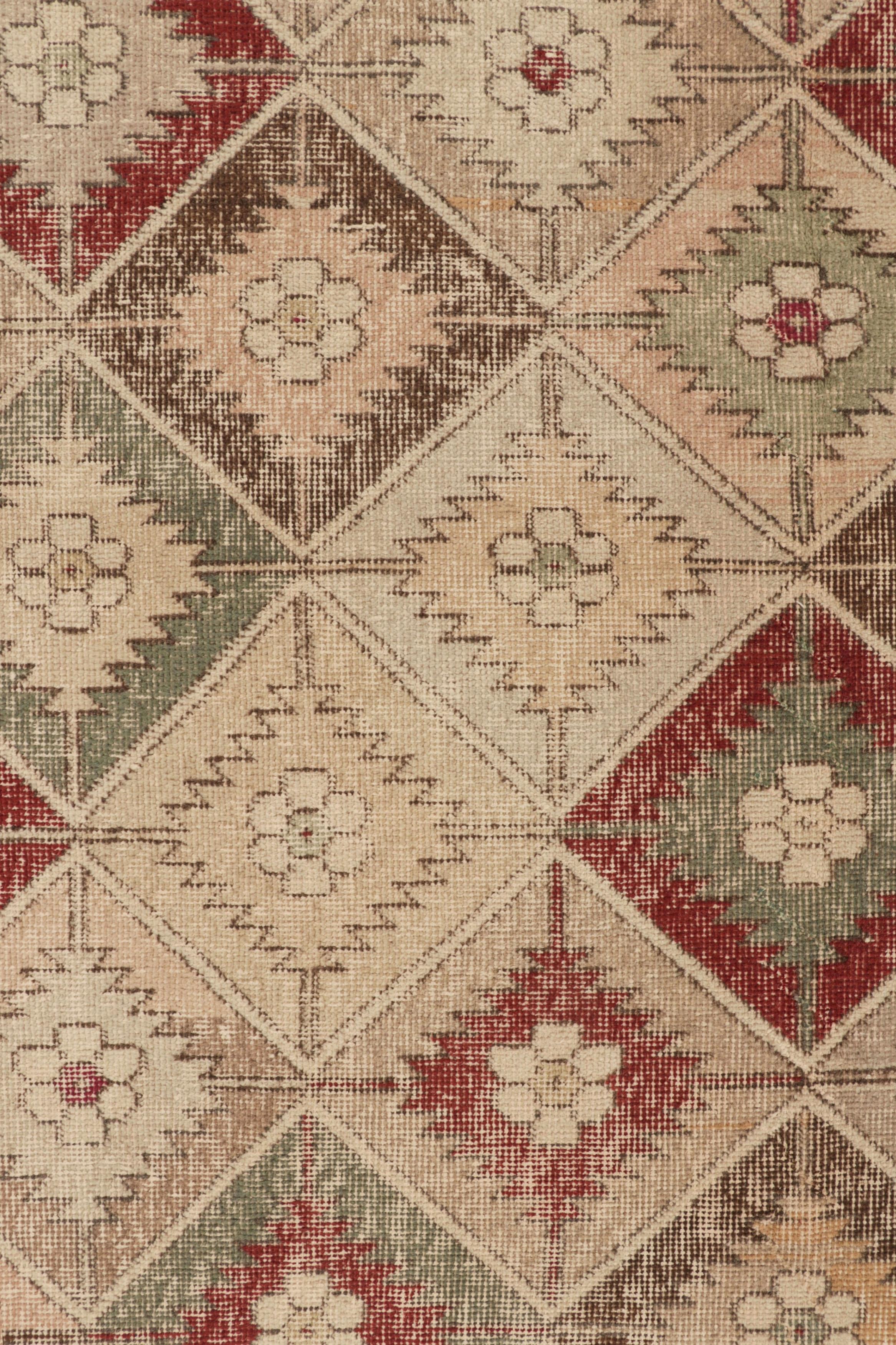 Türkischer Vintage-Teppich, Beige und Creme mit geometrischem Rautenmuster  Rug & Kilim (Wolle) im Angebot